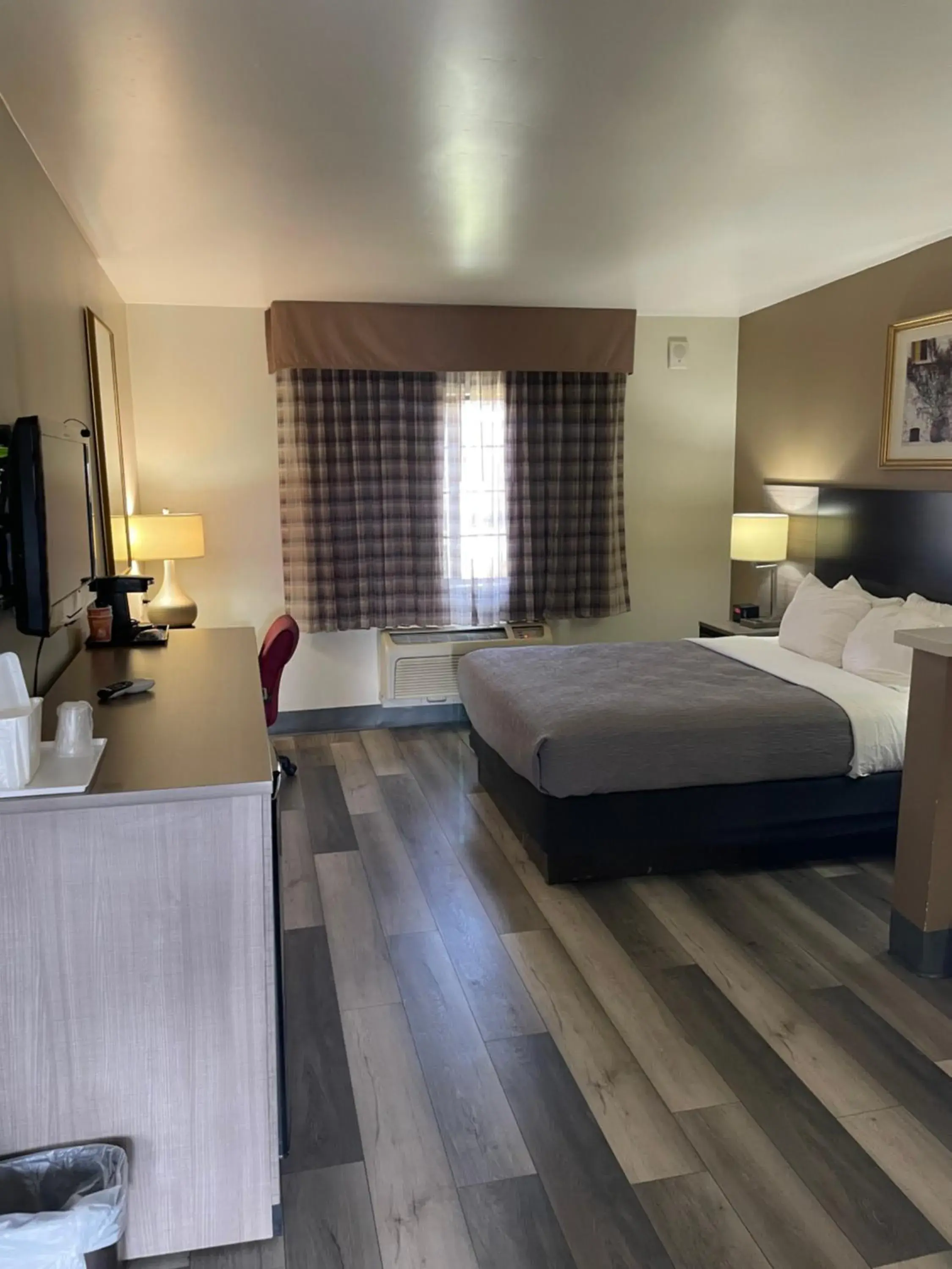 Queen Suite with Sitting Area - Smoking in Quality Inn & Suites Goodyear - Phoenix West Queen Suite with Sitting Area - Smoking in Quality Inn & Suites Goodyear - Phoenix West