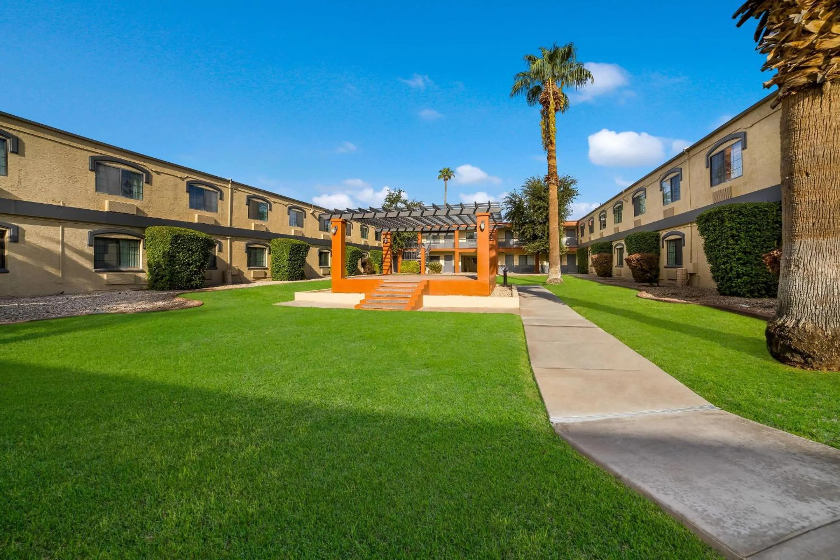 Swimming pool in Quality Inn & Suites Goodyear - Phoenix West