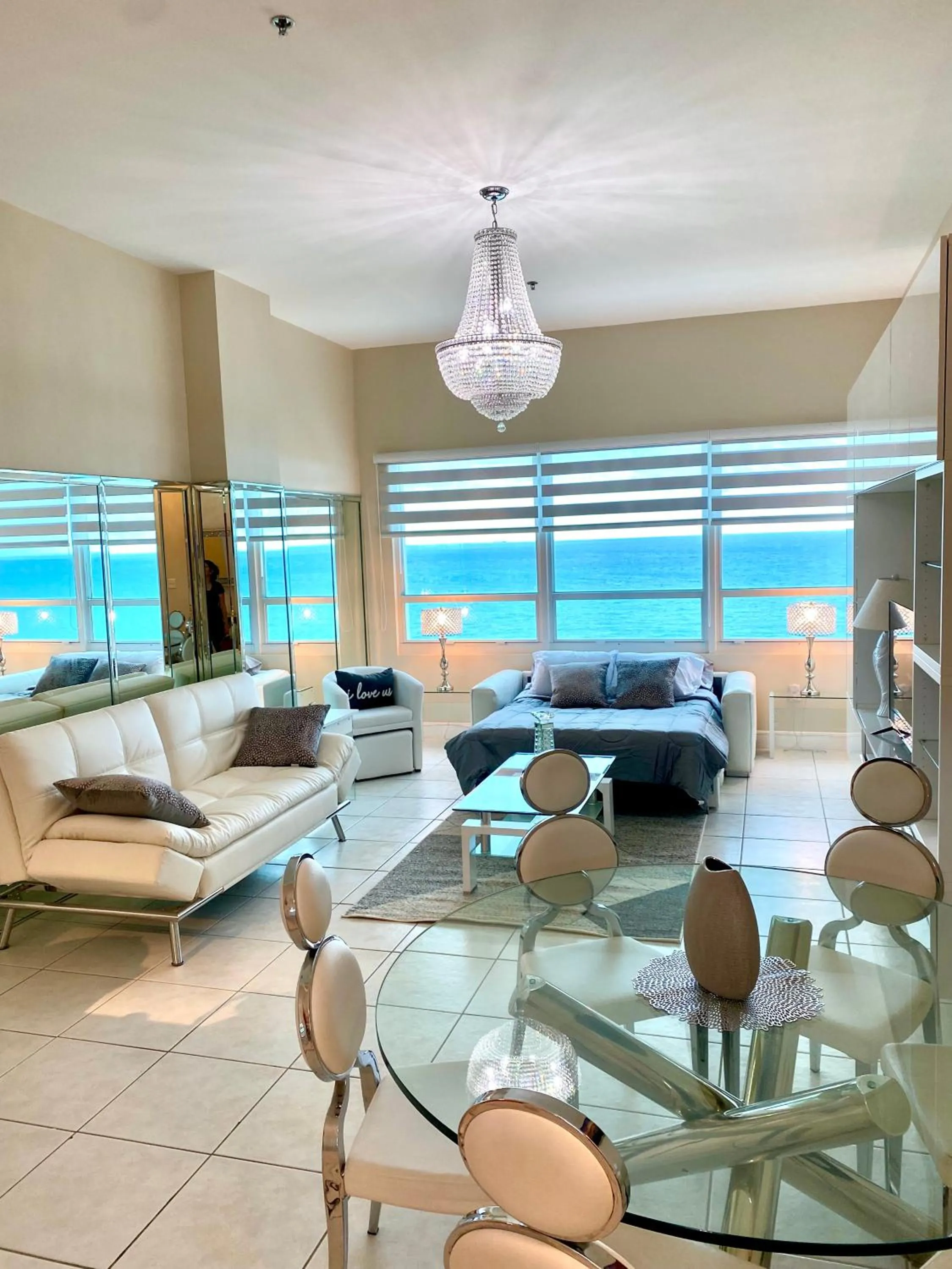 Bed in Castle Beach Resort Condo - Panoramic Large Penthouse or Deluxe 1 BR Direct Ocean View and beach access- Updated-Free parking-
