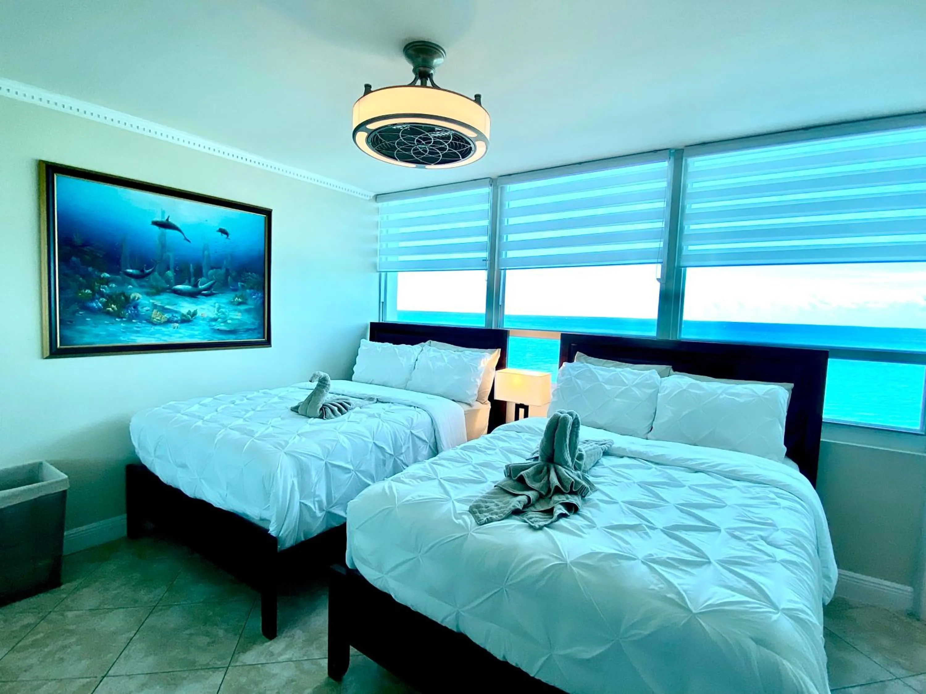 Bed in Castle Beach Resort Condo - Panoramic Large Penthouse or Deluxe 1 BR Direct Ocean View and beach access- Updated-Free parking-