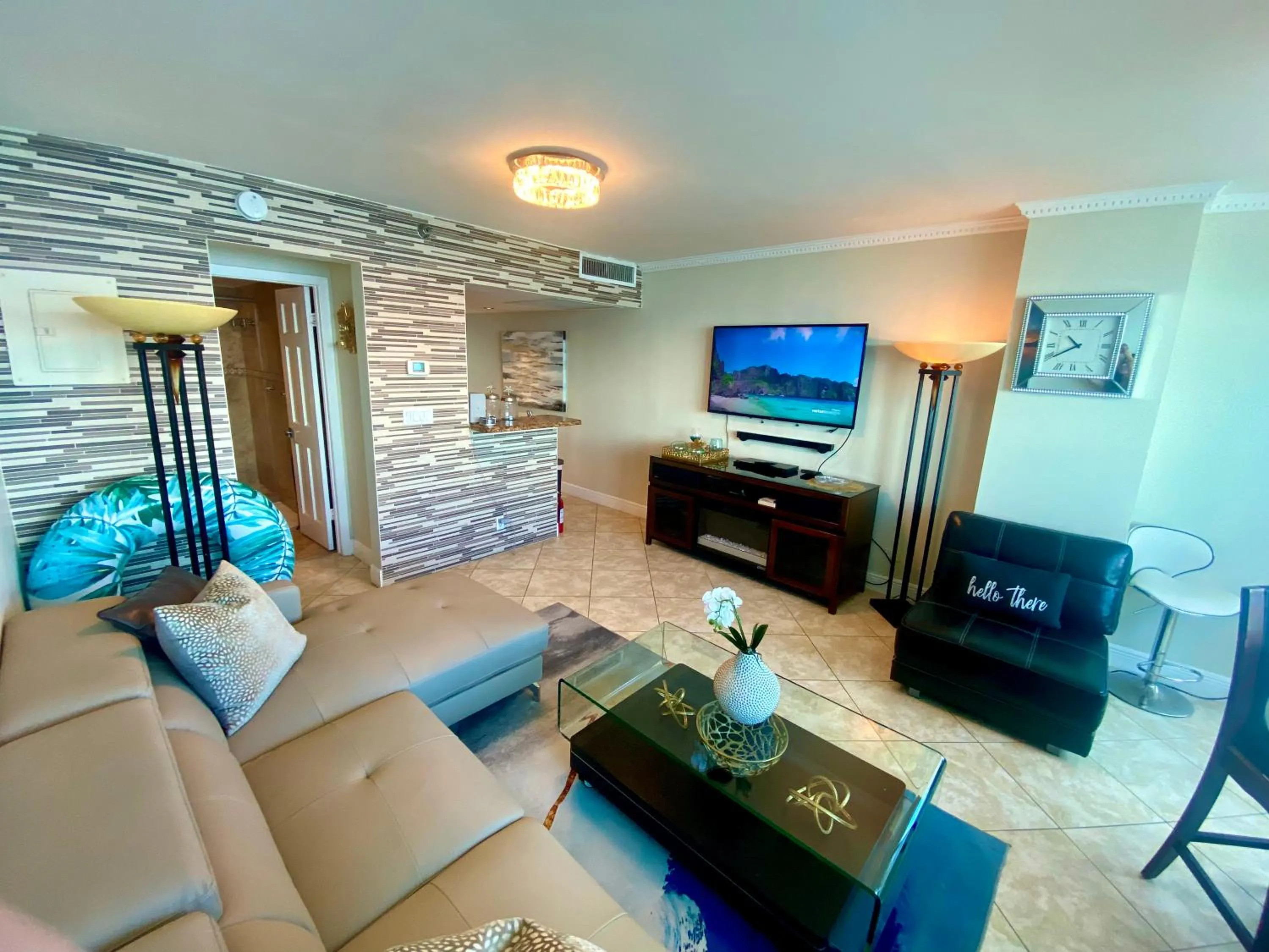 TV and multimedia in Castle Beach Resort Condo - Panoramic Large Penthouse or Deluxe 1 BR Direct Ocean View and beach access- Updated-Free parking-