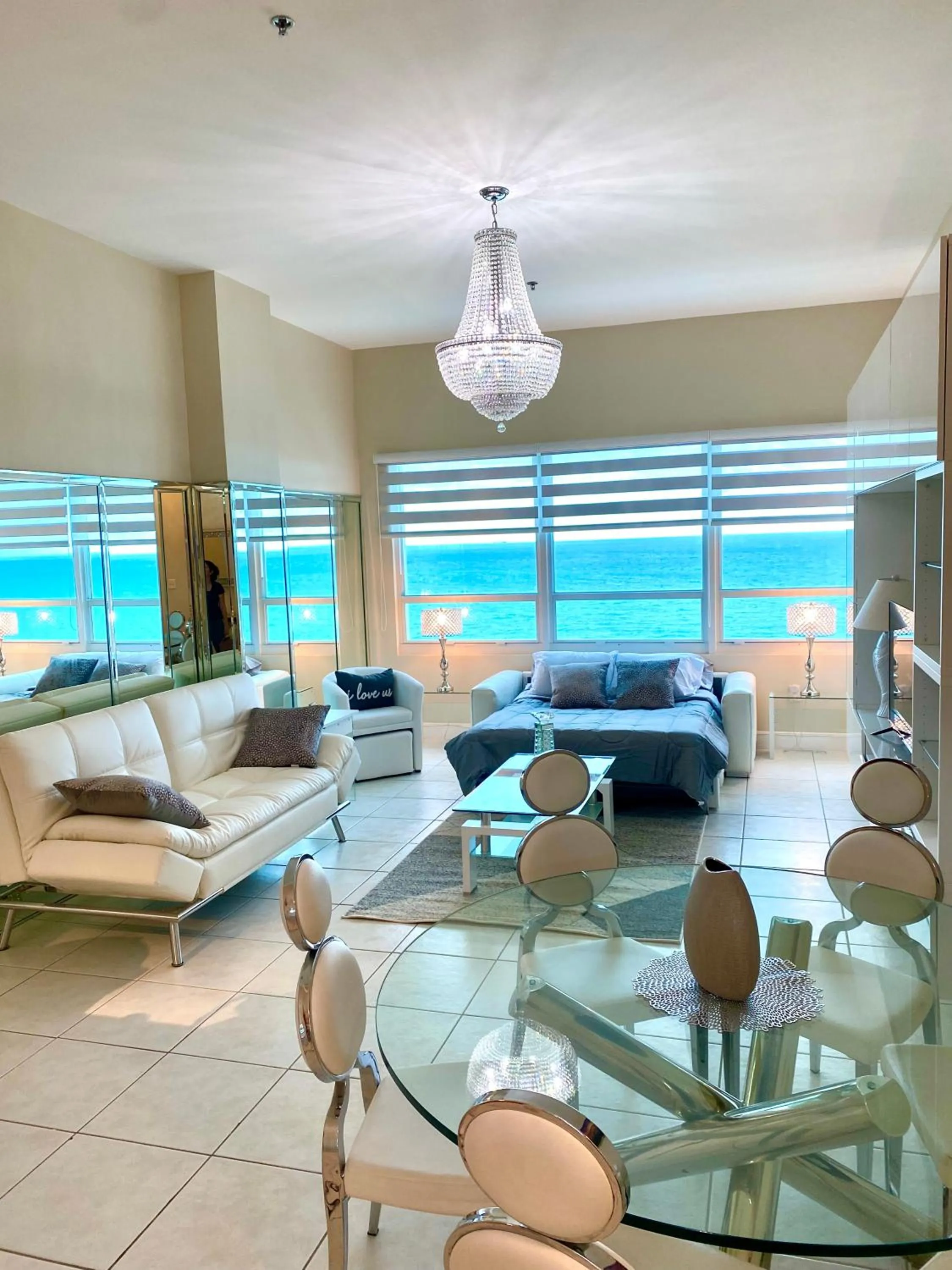 Bed in Castle Beach Resort Condo - Panoramic Large Penthouse or Deluxe 1 BR Direct Ocean View and beach access- Updated-Free parking-