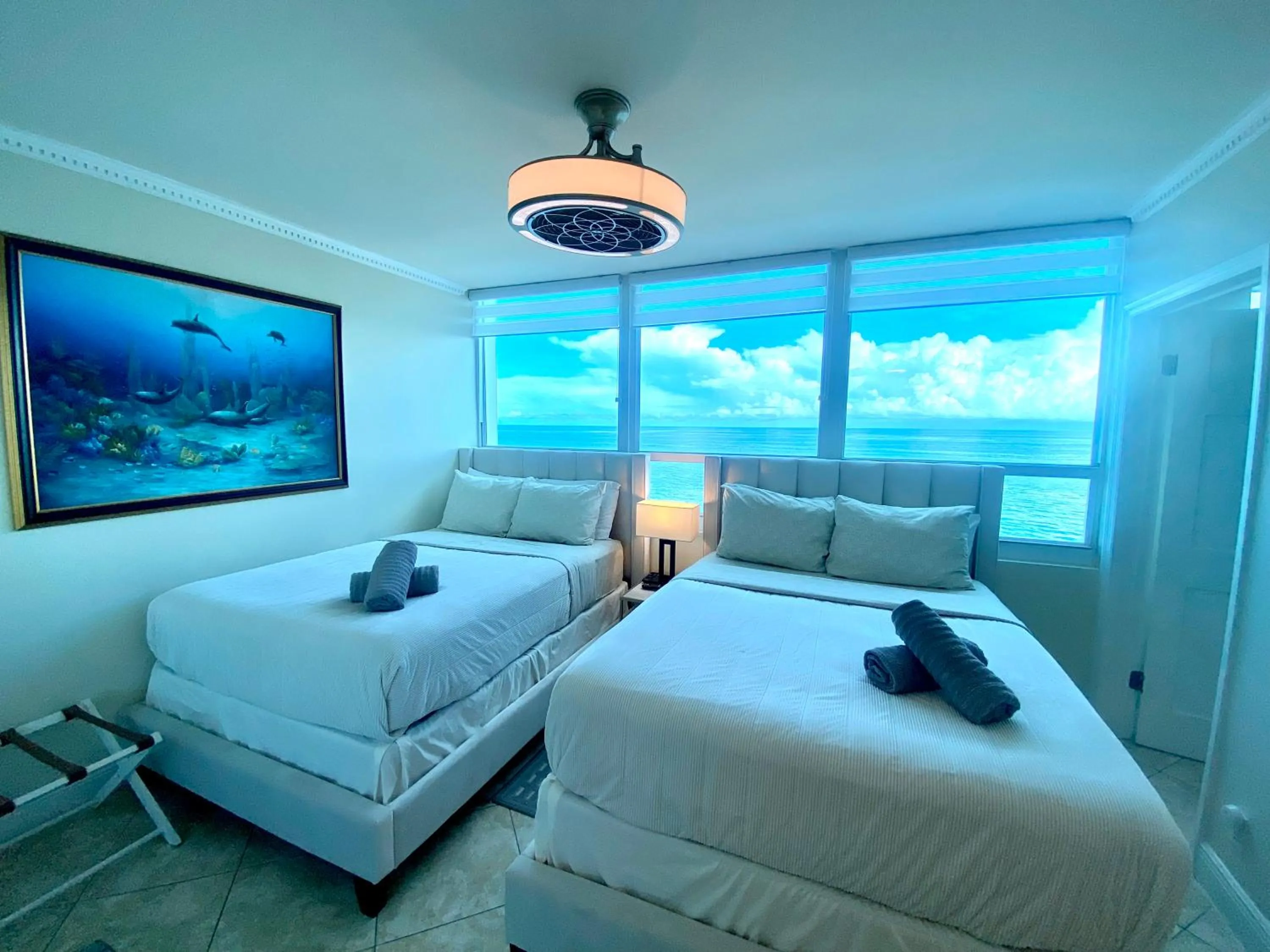 Bed in Castle Beach Resort Condo - Panoramic Large Penthouse or Deluxe 1 BR Direct Ocean View and beach access- Updated-Free parking-