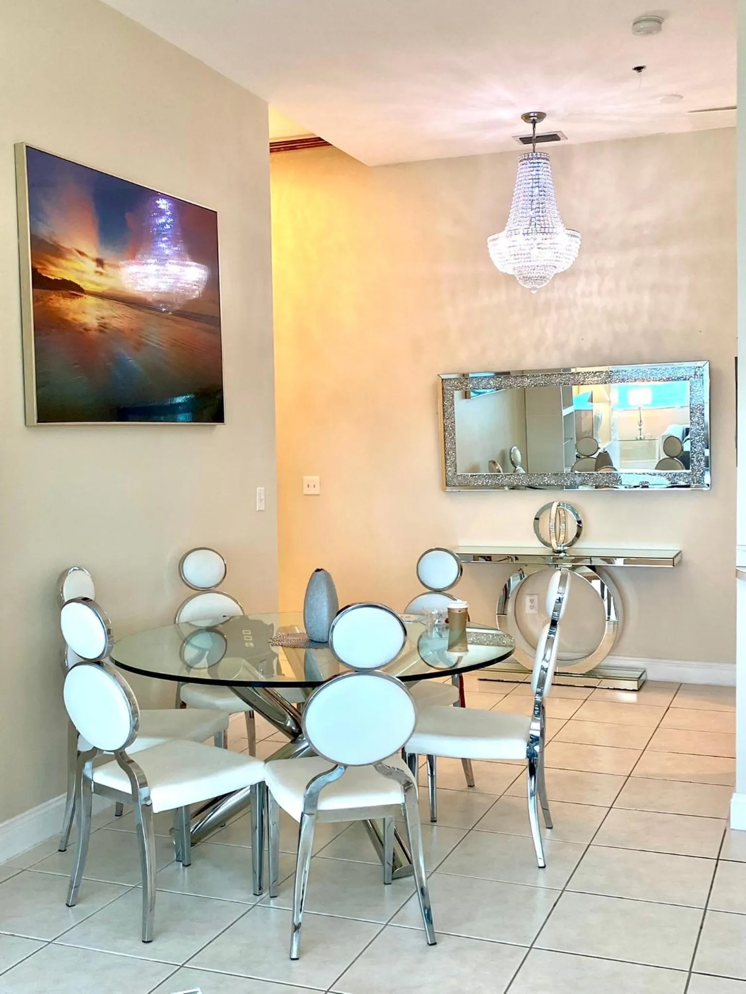Dining area in Castle Beach Resort Condo - Panoramic Large Penthouse or Deluxe 1 BR Direct Ocean View and beach access- Updated-Free parking-