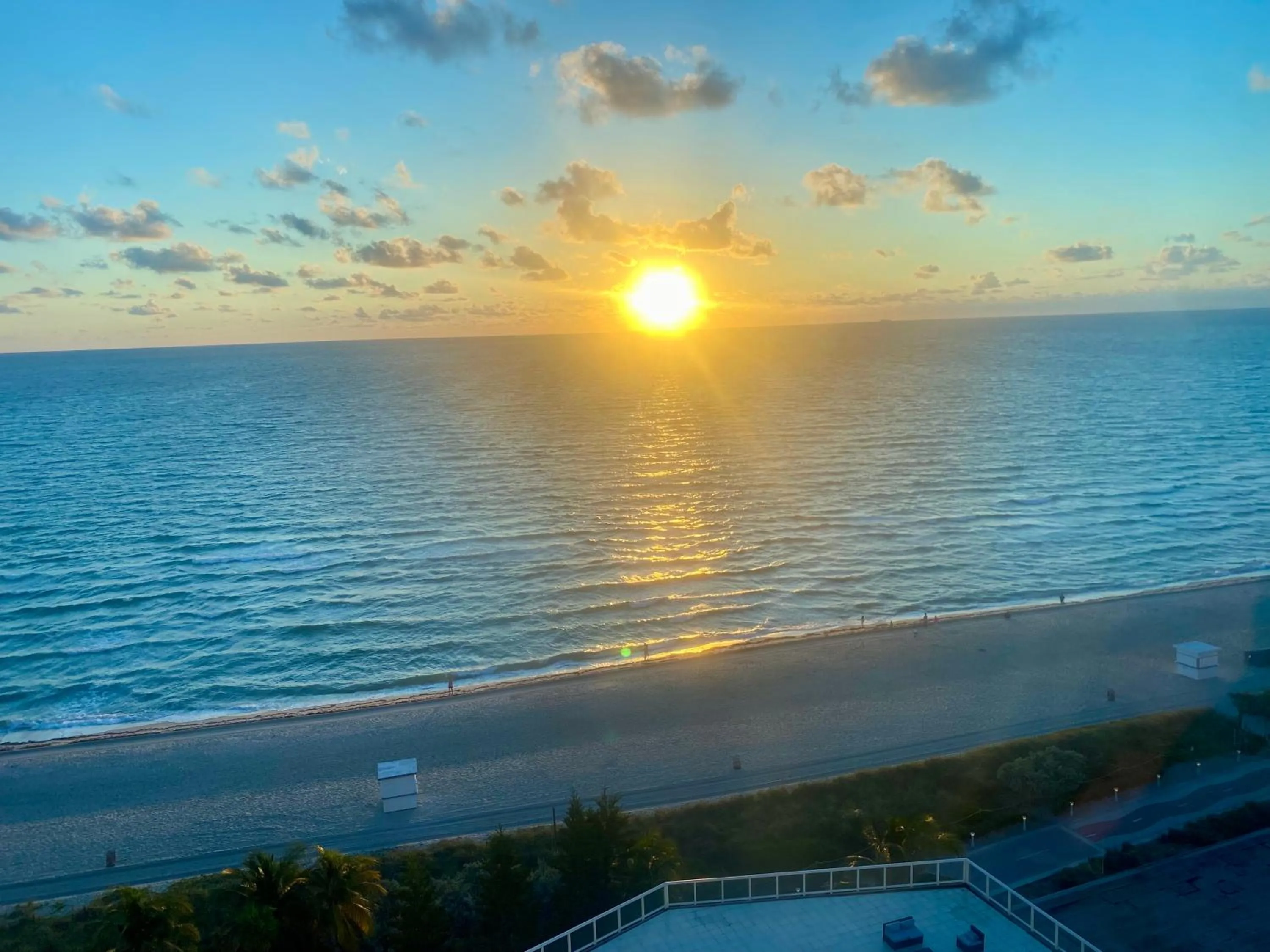 Castle Beach Resort Condo - Panoramic Large Penthouse or Deluxe 1 BR Direct Ocean View and beach access- Updated-Free parking-
