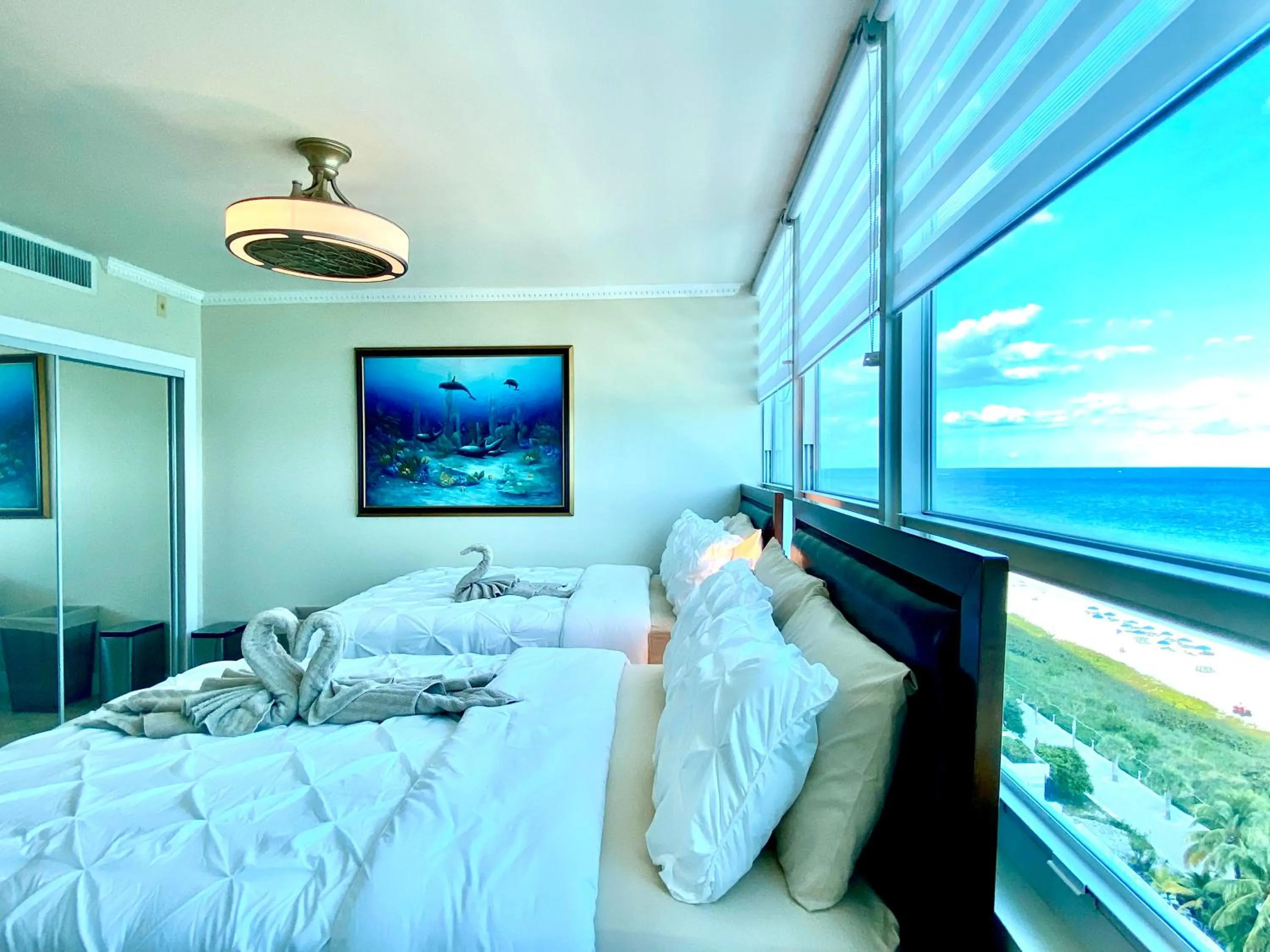 Bed in Castle Beach Resort Condo - Panoramic Large Penthouse or Deluxe 1 BR Direct Ocean View and beach access- Updated-Free parking-