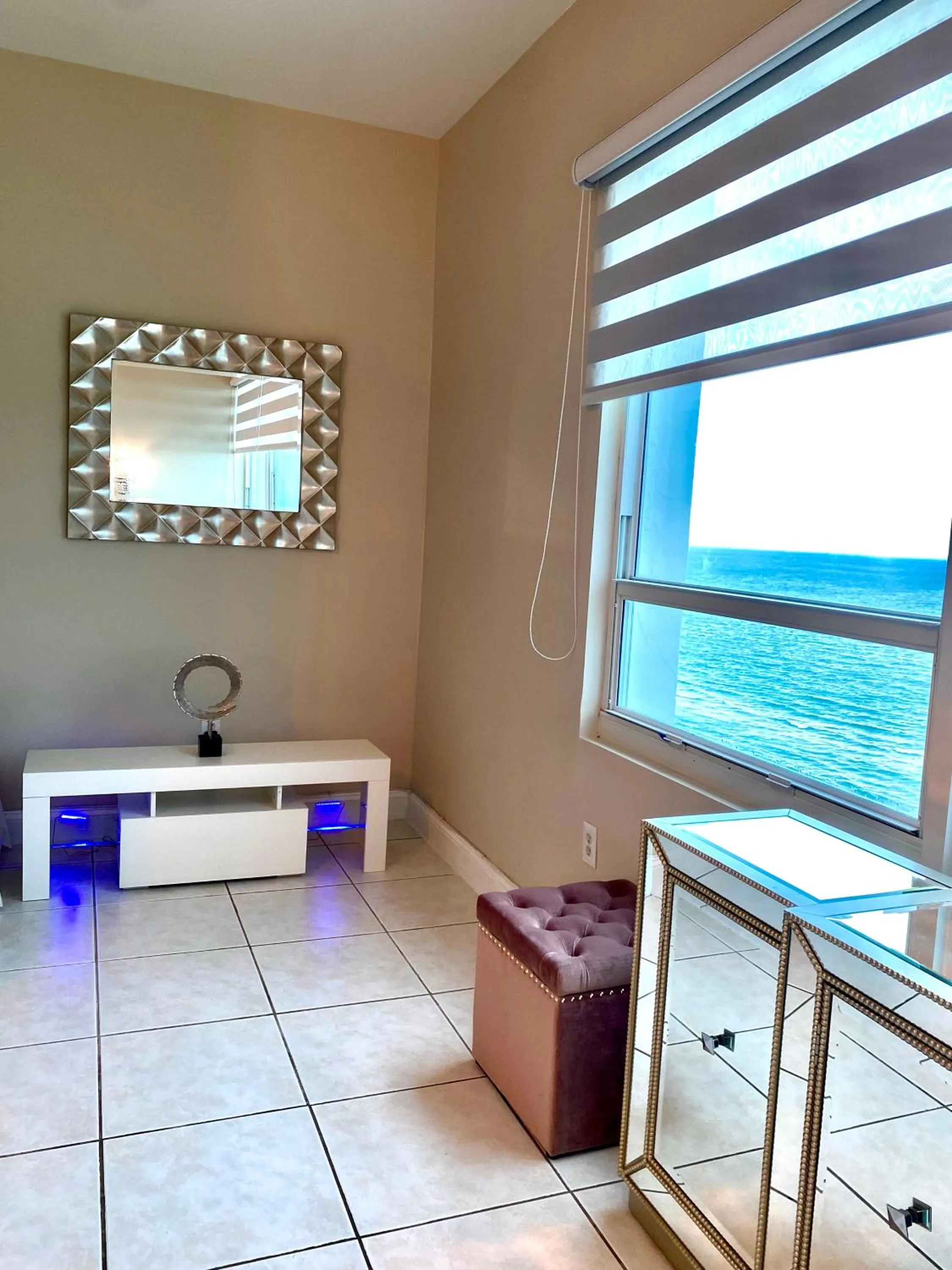 Seating area in Castle Beach Resort Condo - Panoramic Large Penthouse or Deluxe 1 BR Direct Ocean View and beach access- Updated-Free parking-