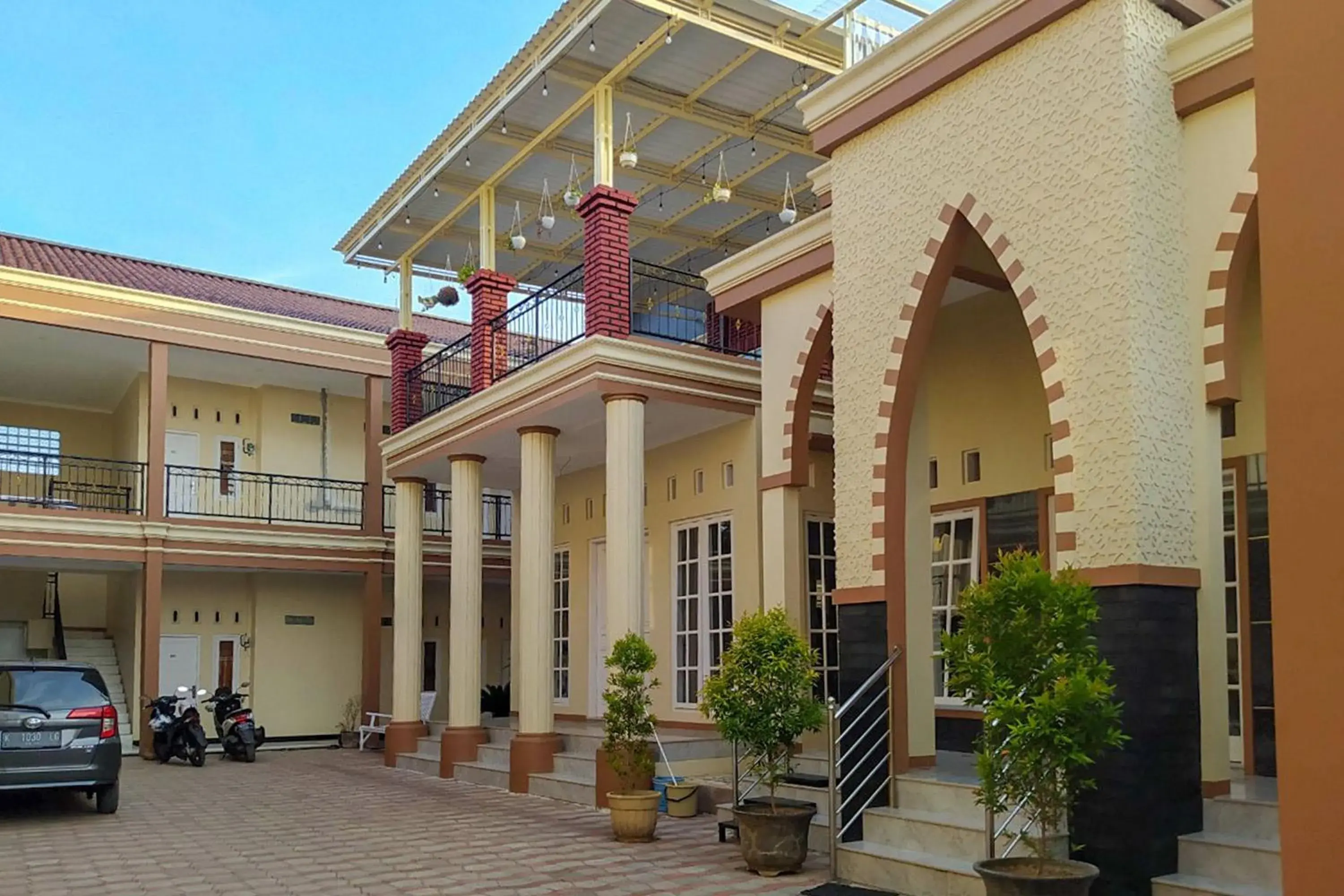 Facade/entrance in RedDoorz Syariah near Exit Tol Pemalang Facade/entrance in RedDoorz Syariah near Exit Tol Pemalang