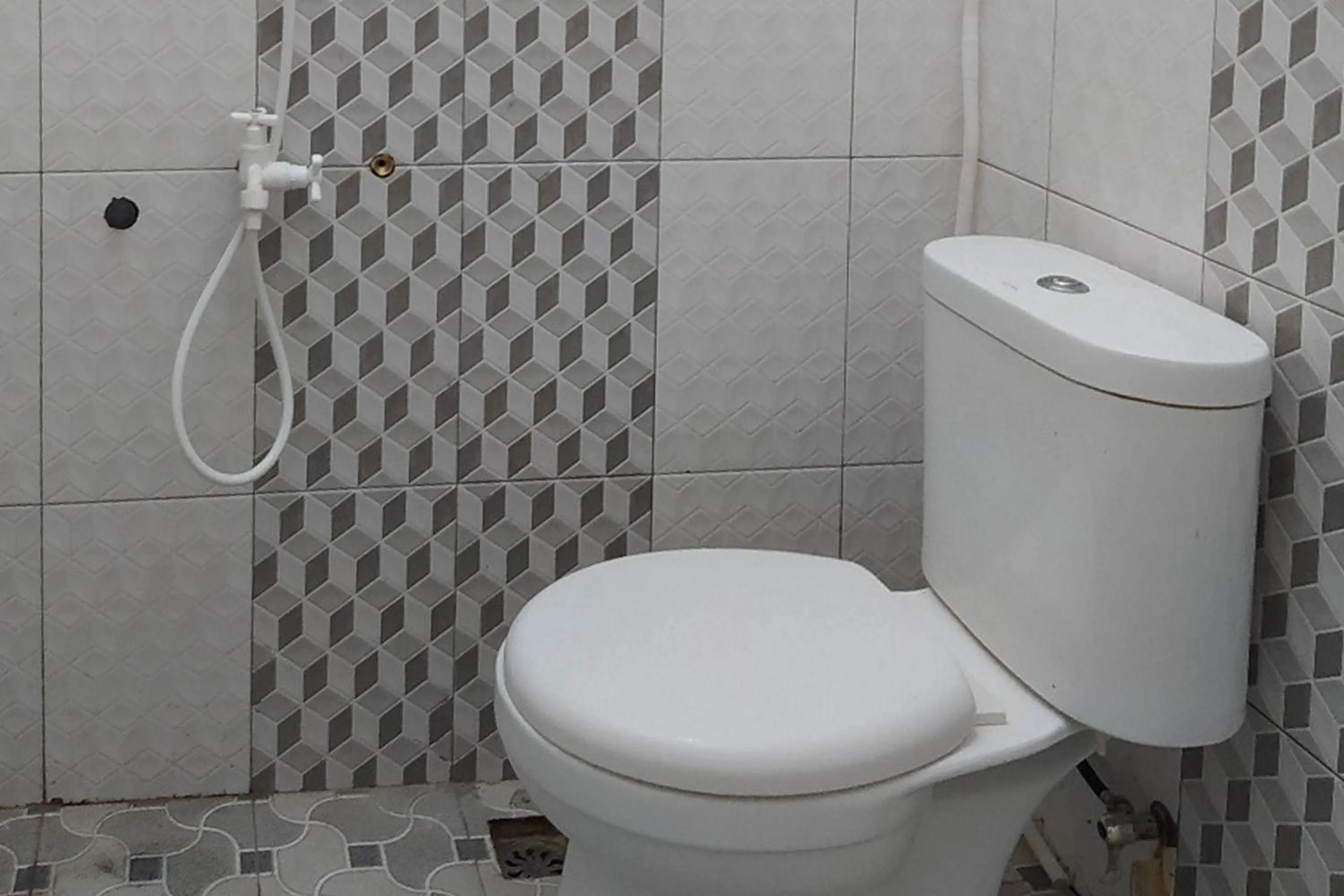 Bathroom in RedDoorz Syariah near Exit Tol Pemalang