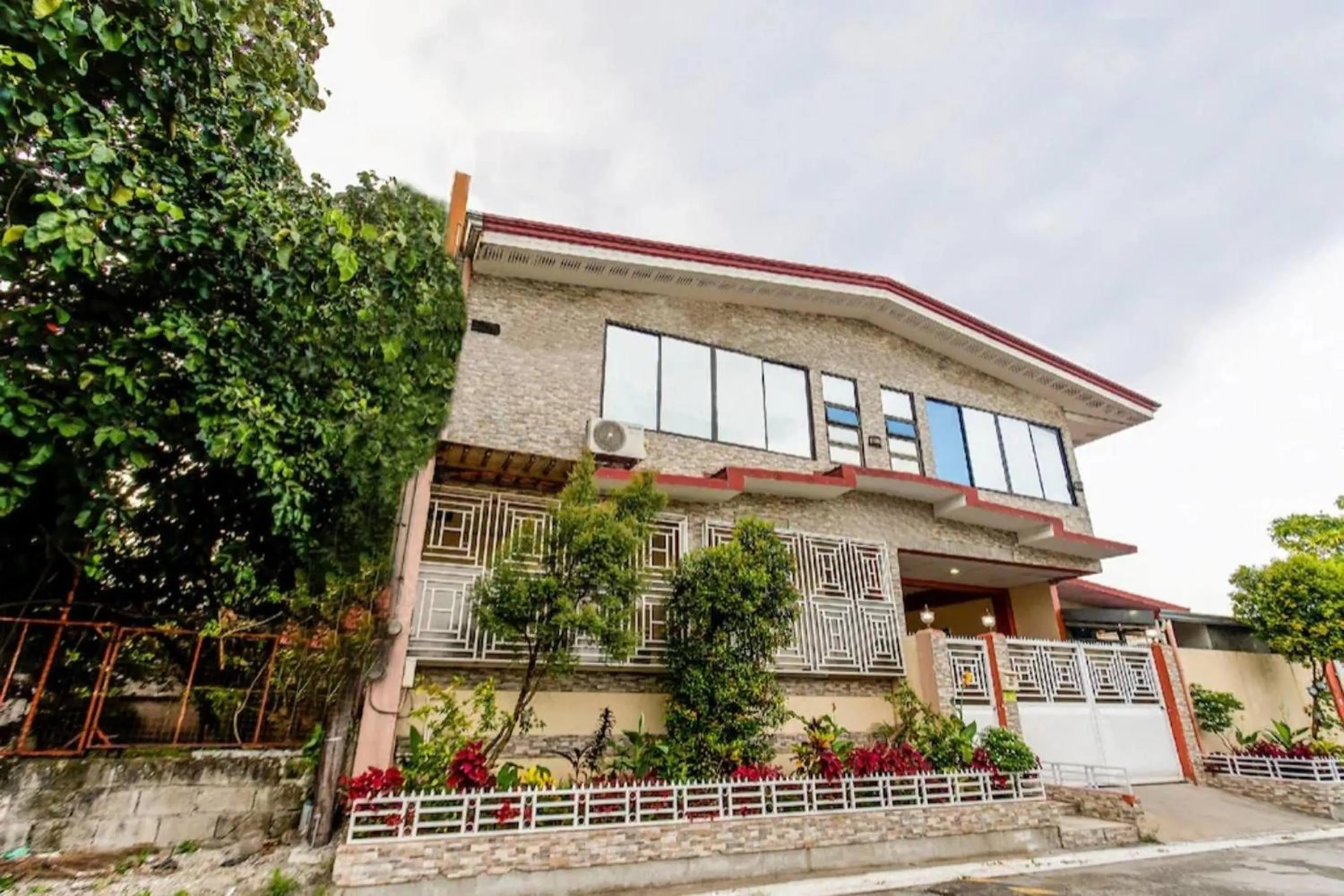 Property building in OYO 805 La Belladoza