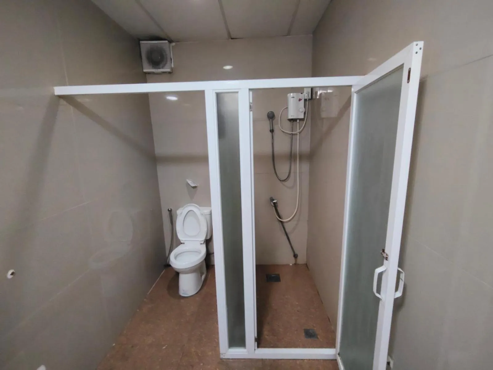 Bathroom in OYO 805 La Belladoza