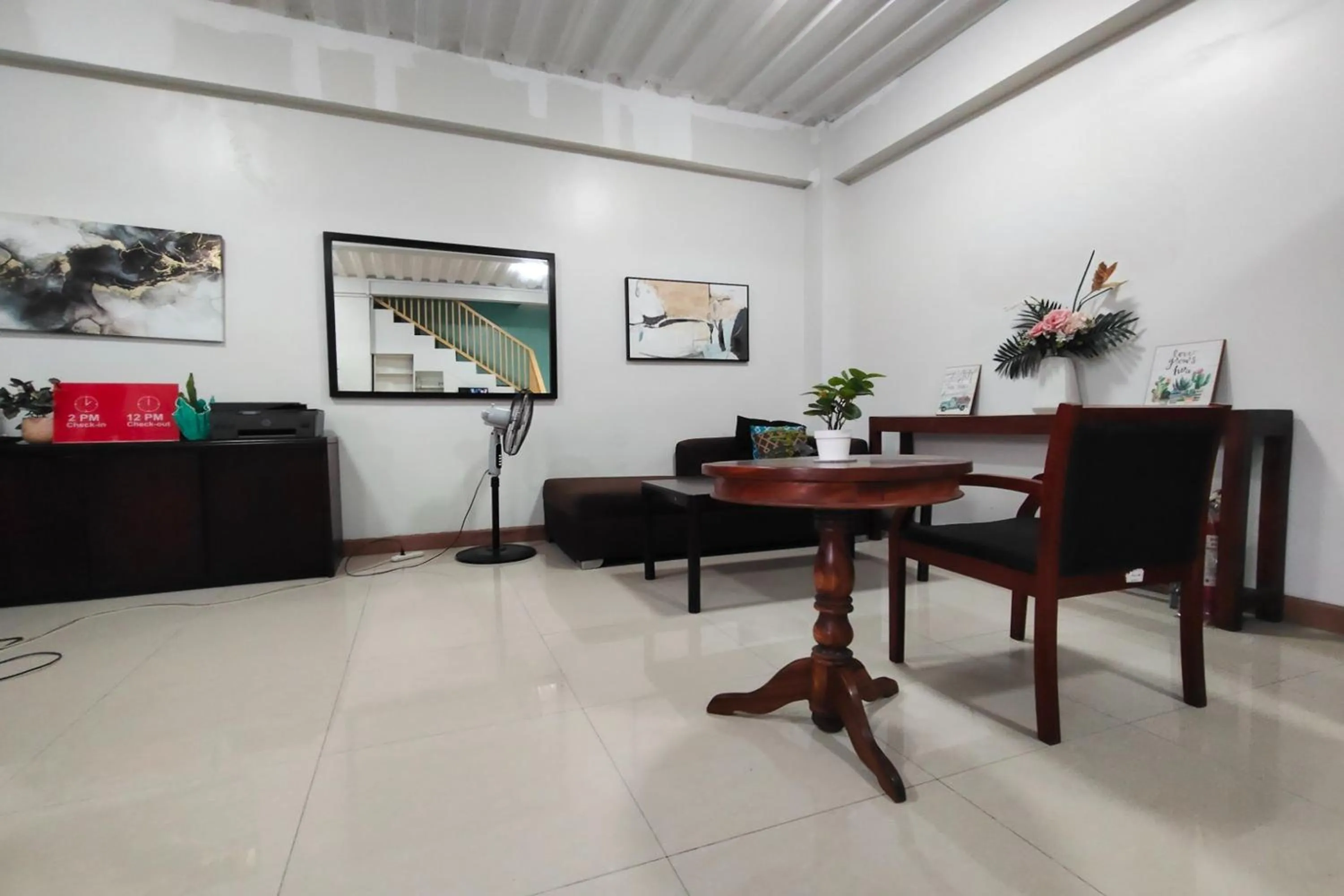 Lobby or reception in OYO 805 La Belladoza