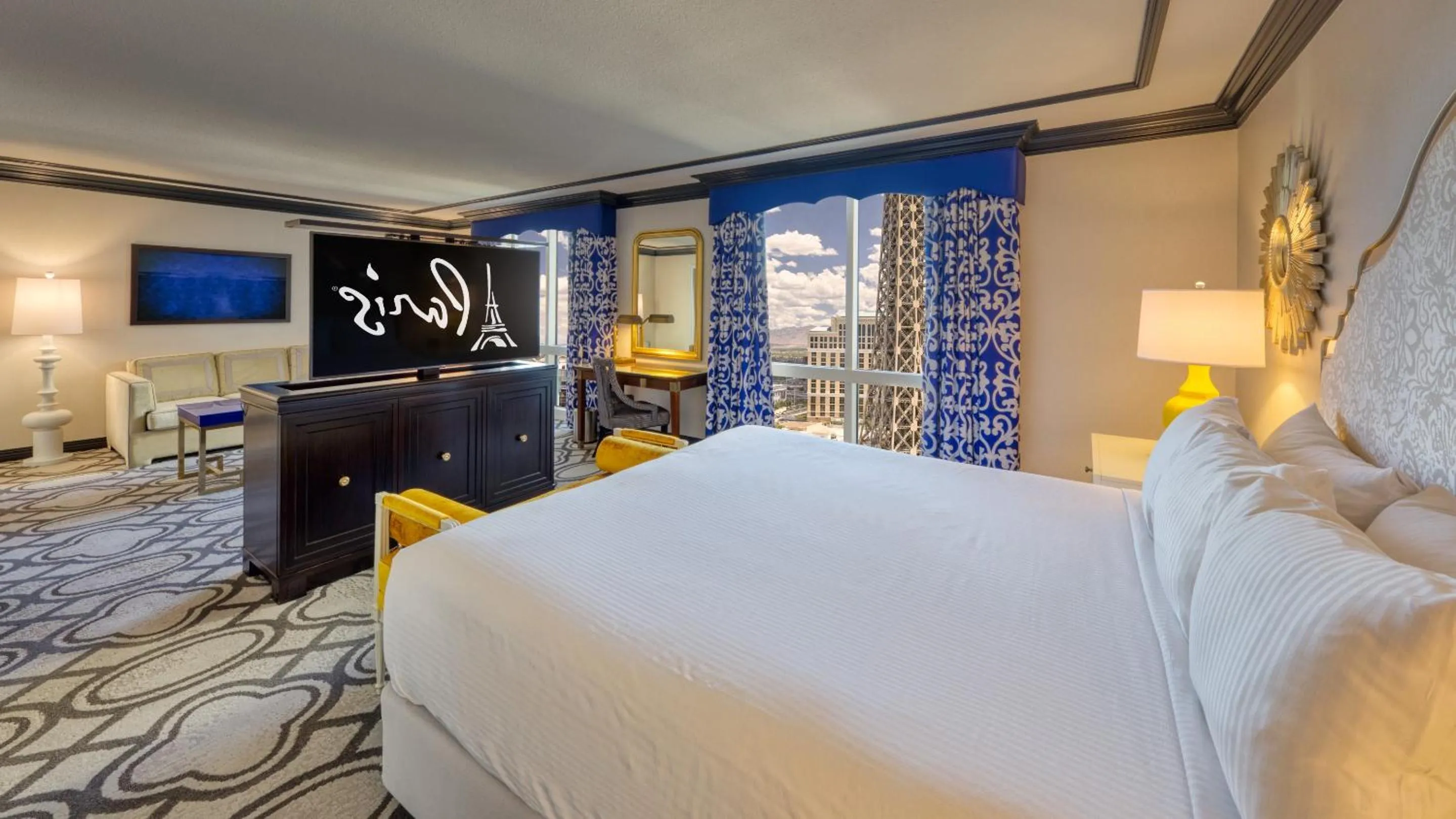 Bedroom, Bed in Paris Las Vegas Hotel & Casino