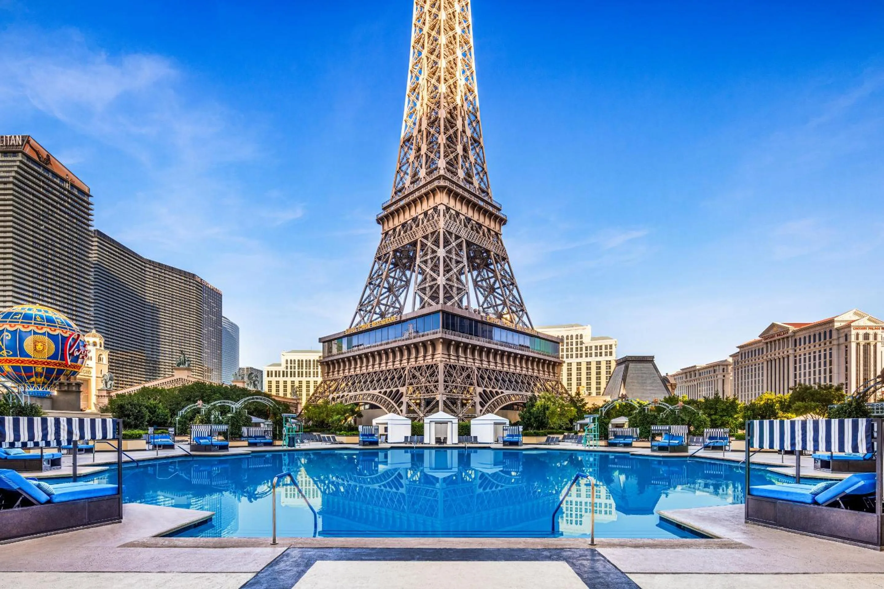 Swimming pool in Paris Las Vegas Hotel & Casino