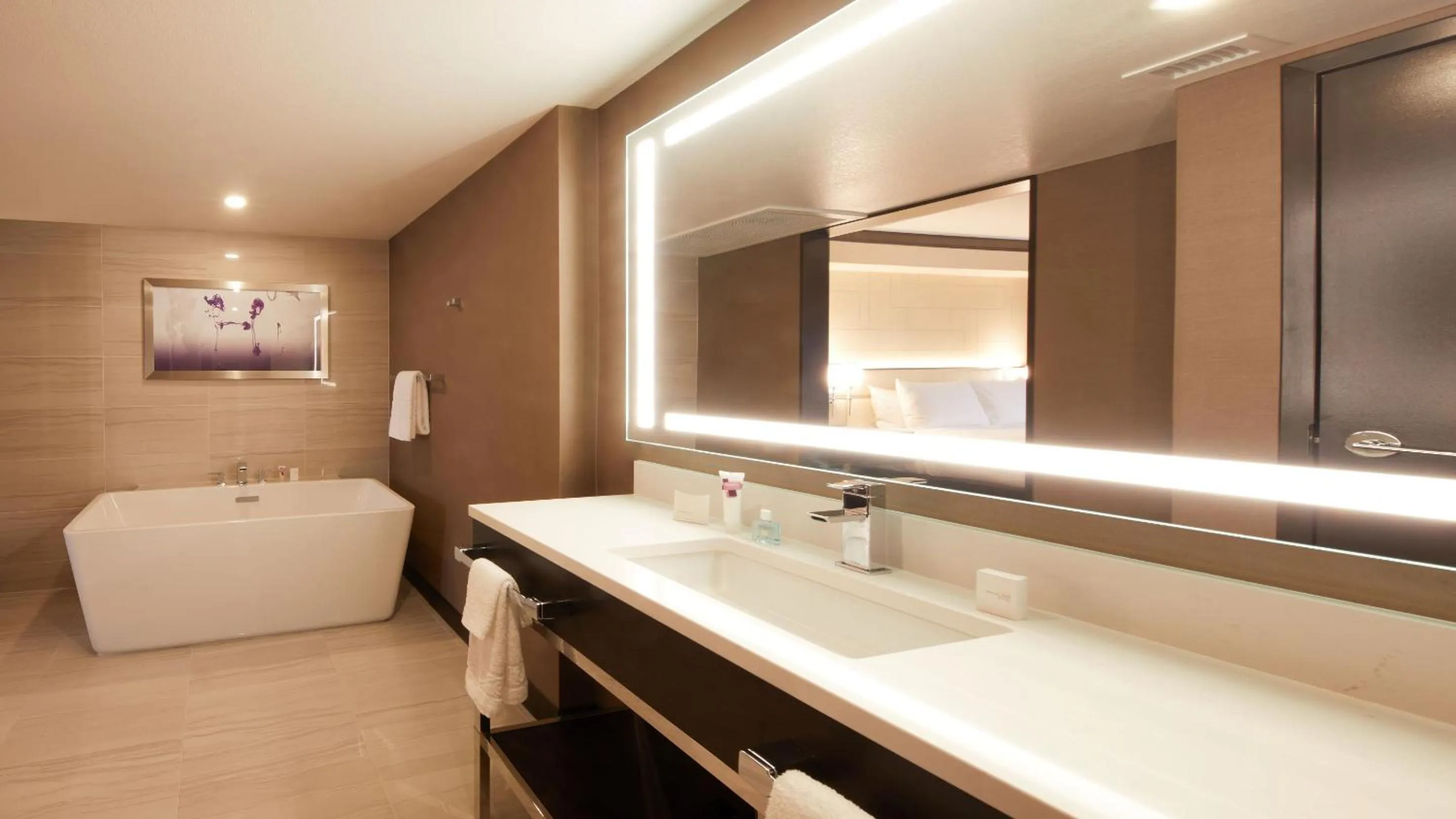 Bathroom in Harrah's Las Vegas, A Caesars Destination