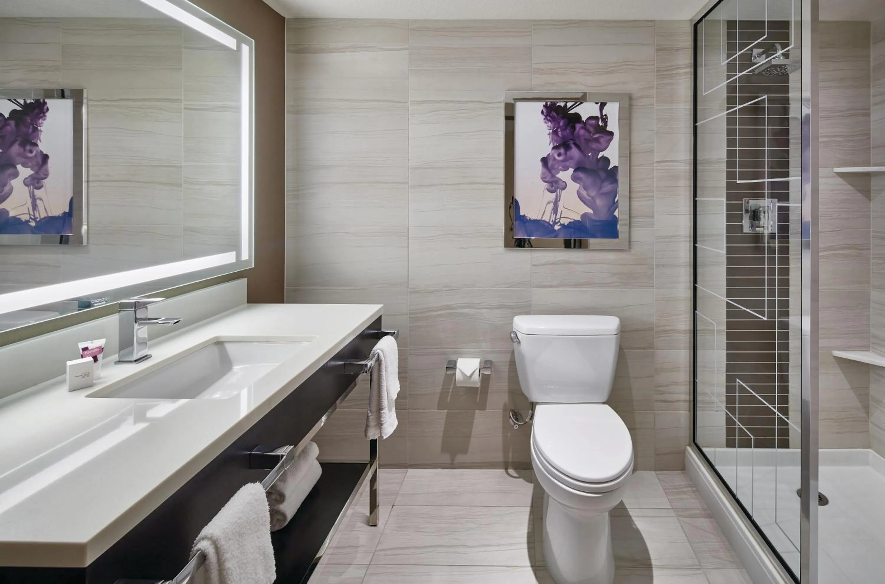 Bathroom in Harrah's Las Vegas, A Caesars Destination