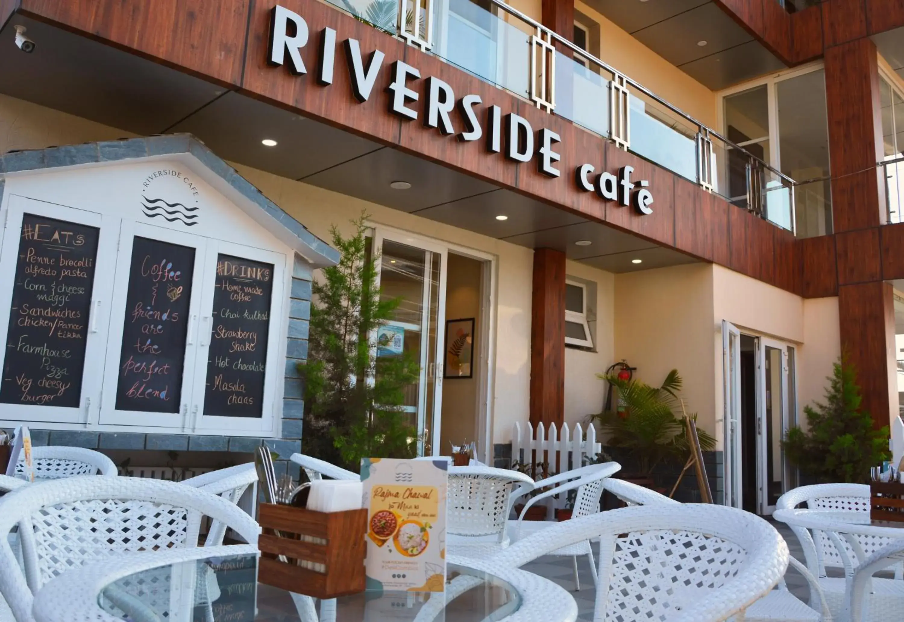 Restaurant/places to eat in SERENE SUITES Restaurant/places to eat in SERENE SUITES