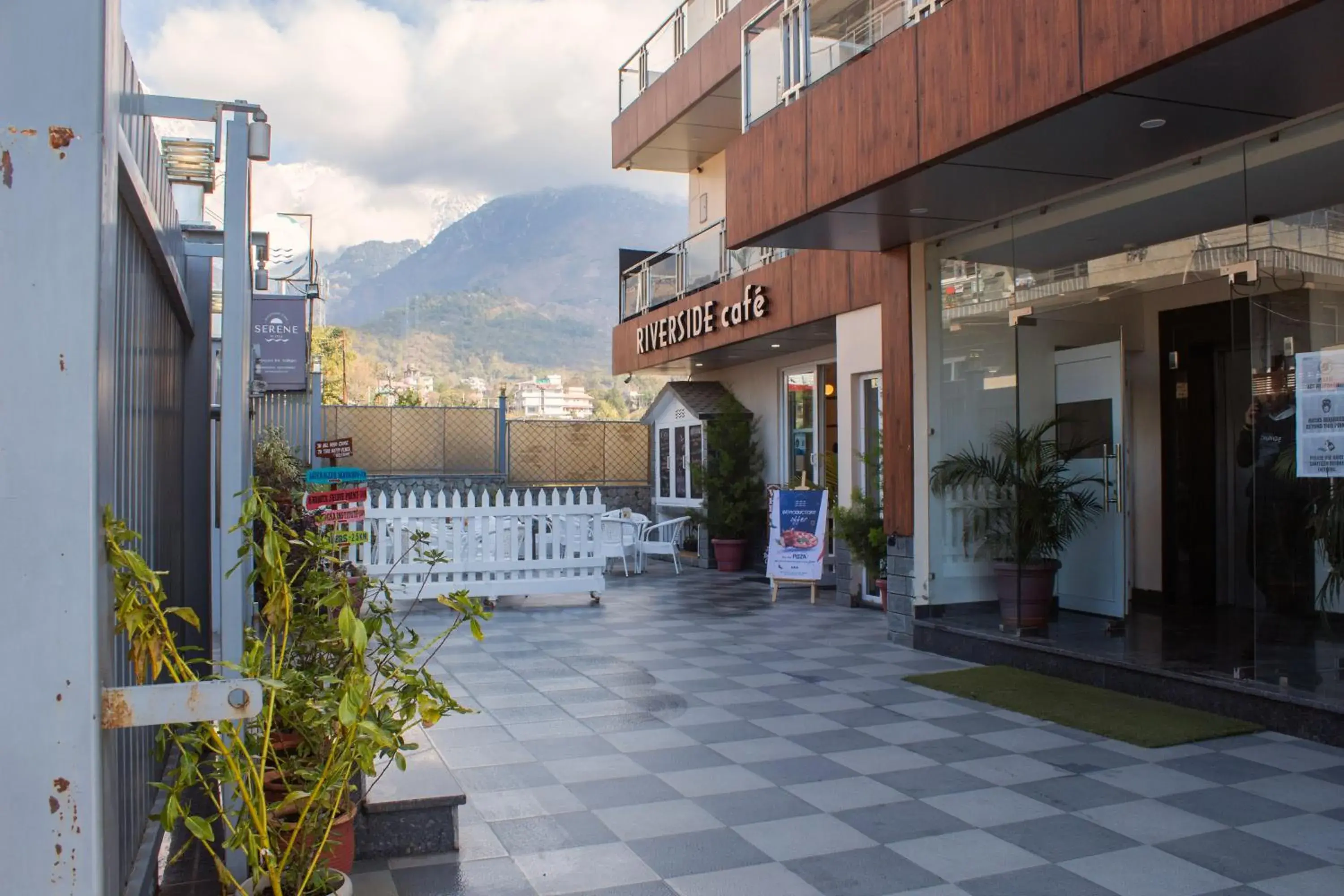 Facade/entrance in SERENE SUITES Facade/entrance in SERENE SUITES