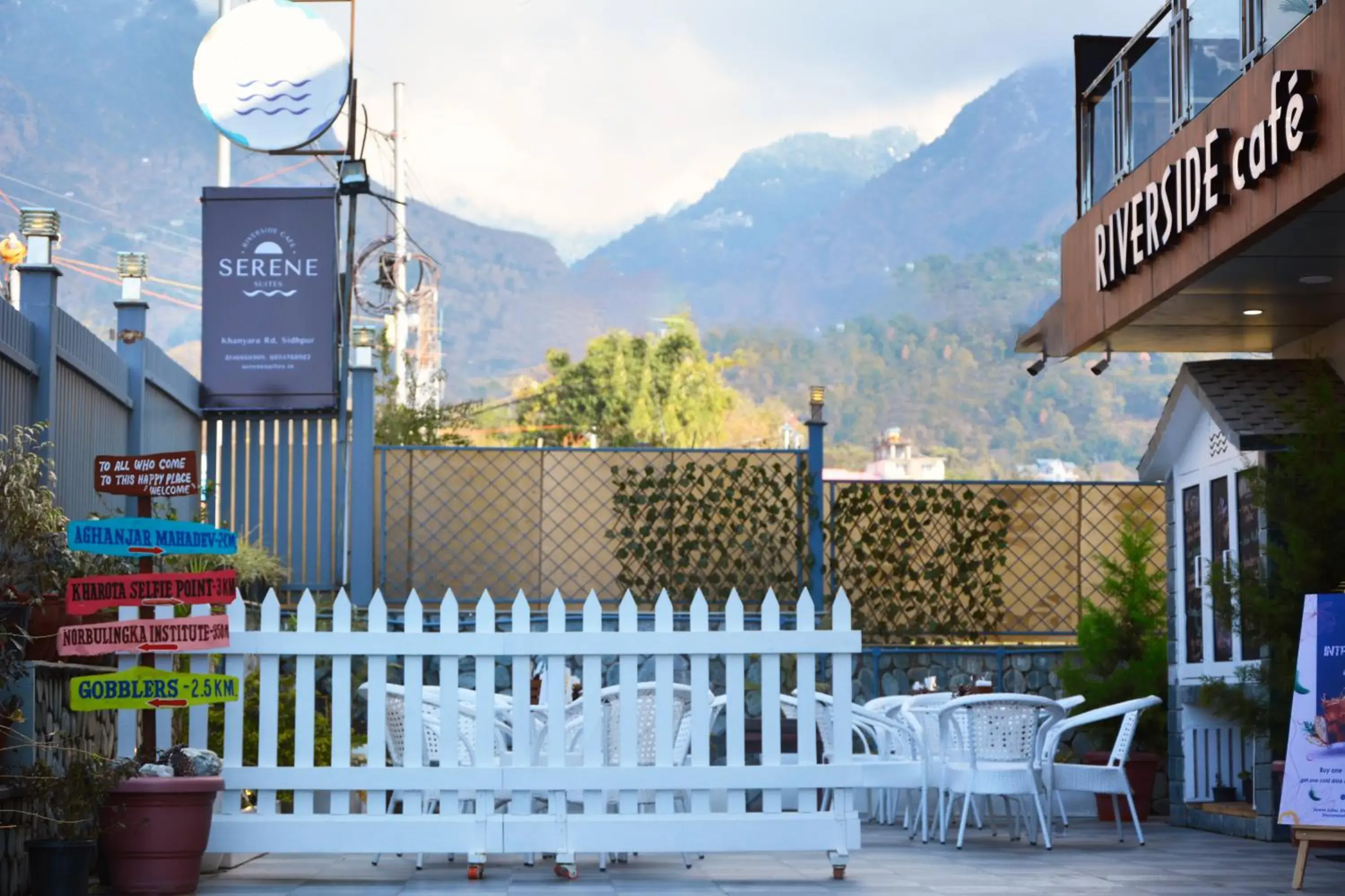 Restaurant/places to eat in SERENE SUITES Restaurant/places to eat in SERENE SUITES