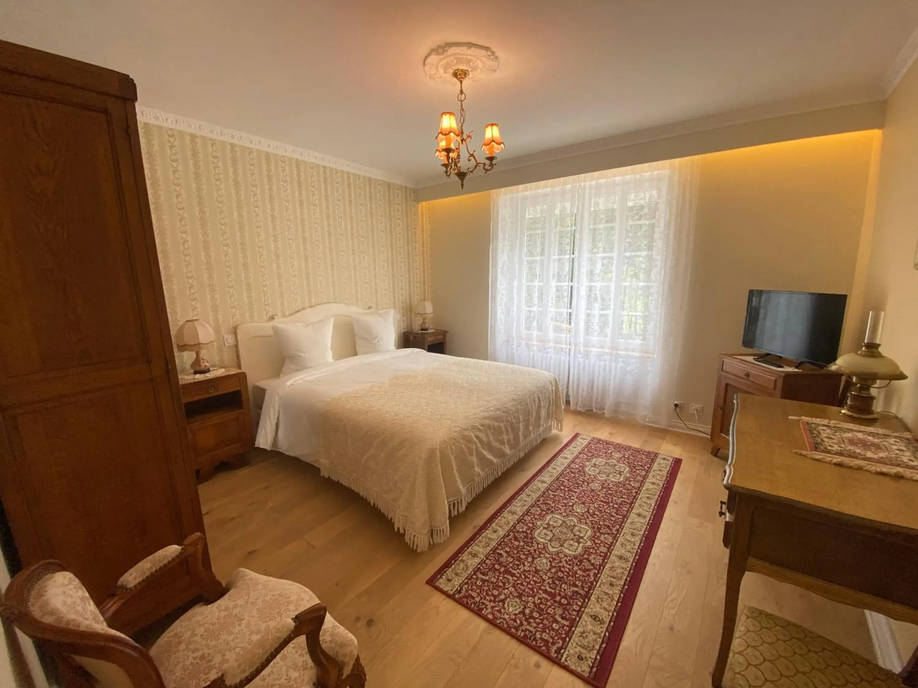 Small Double Room - single occupancy in Logis Vélès Small Double Room - single occupancy in Logis Vélès