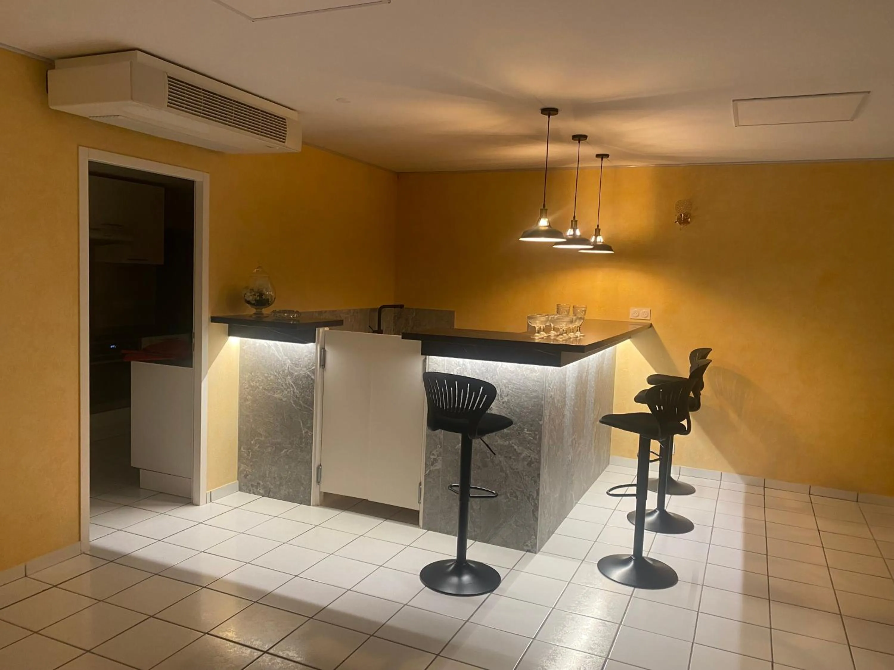 Lounge or bar in Logis Vélès