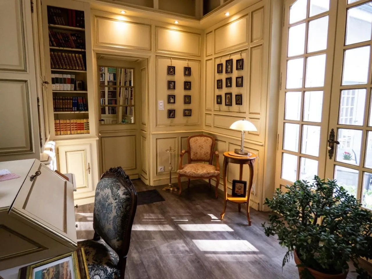 Library in Logis Vélès
