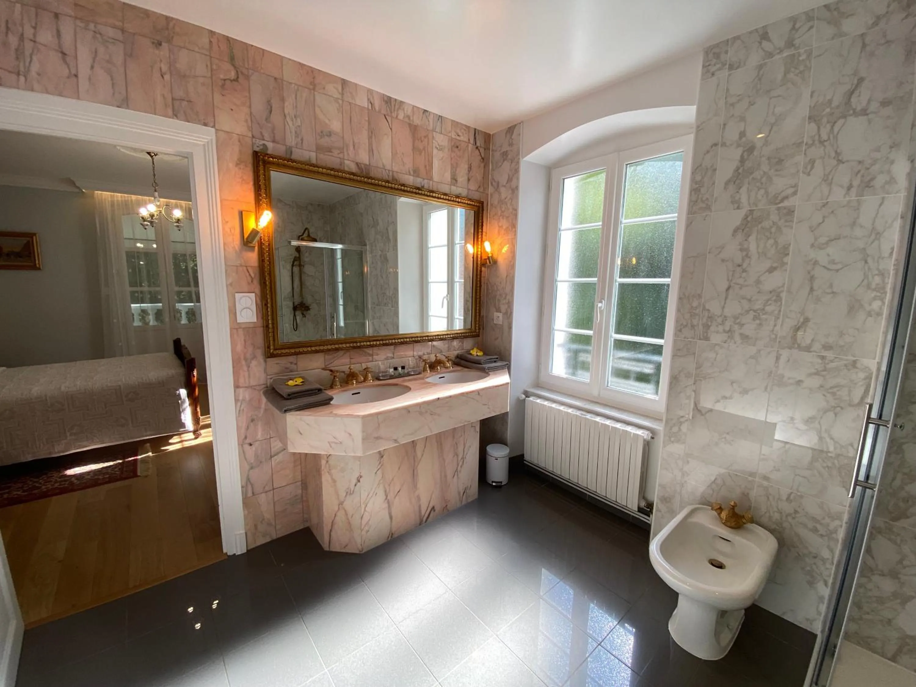 Bathroom in Logis Vélès