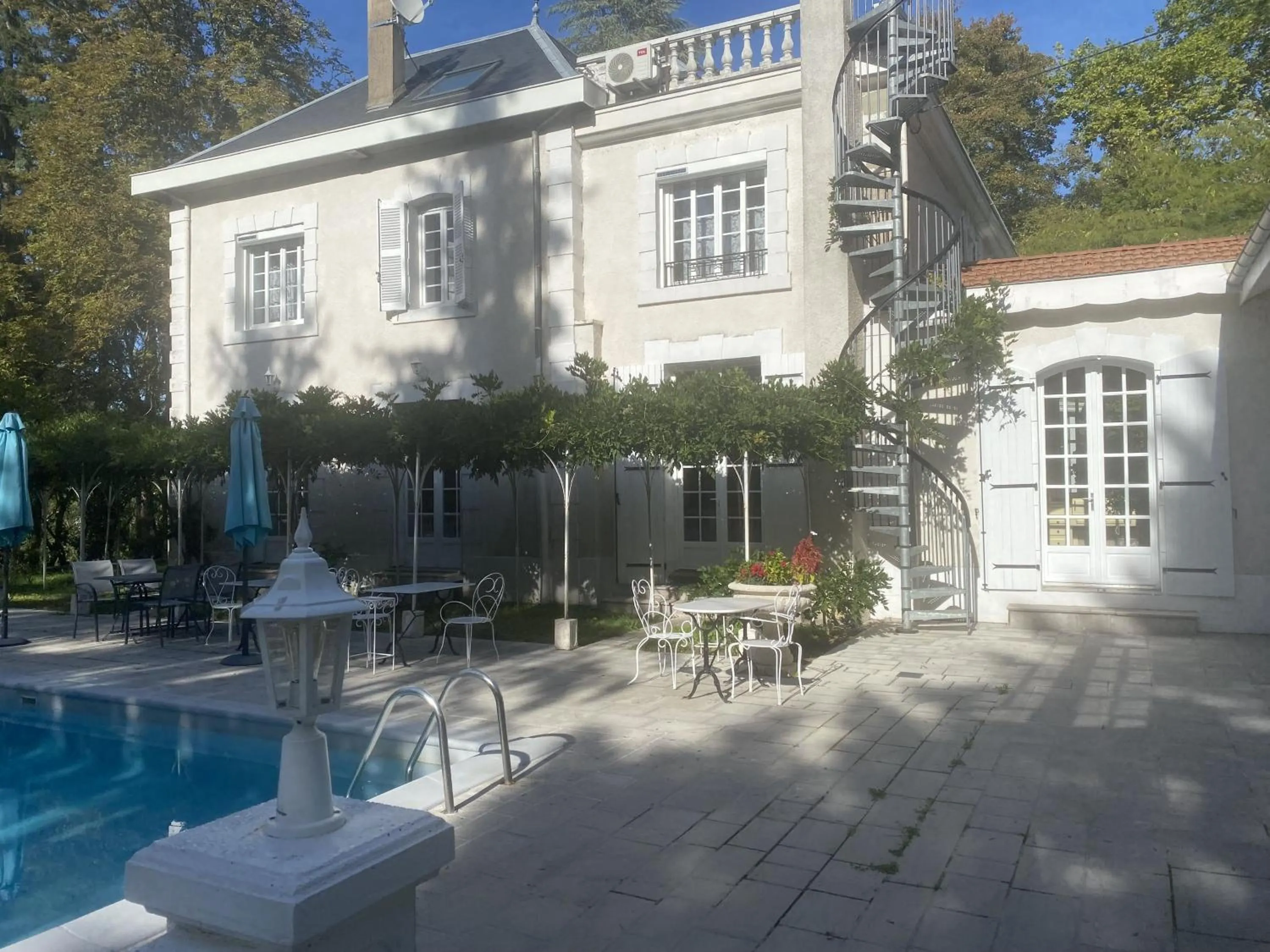 Property building in Logis Vélès