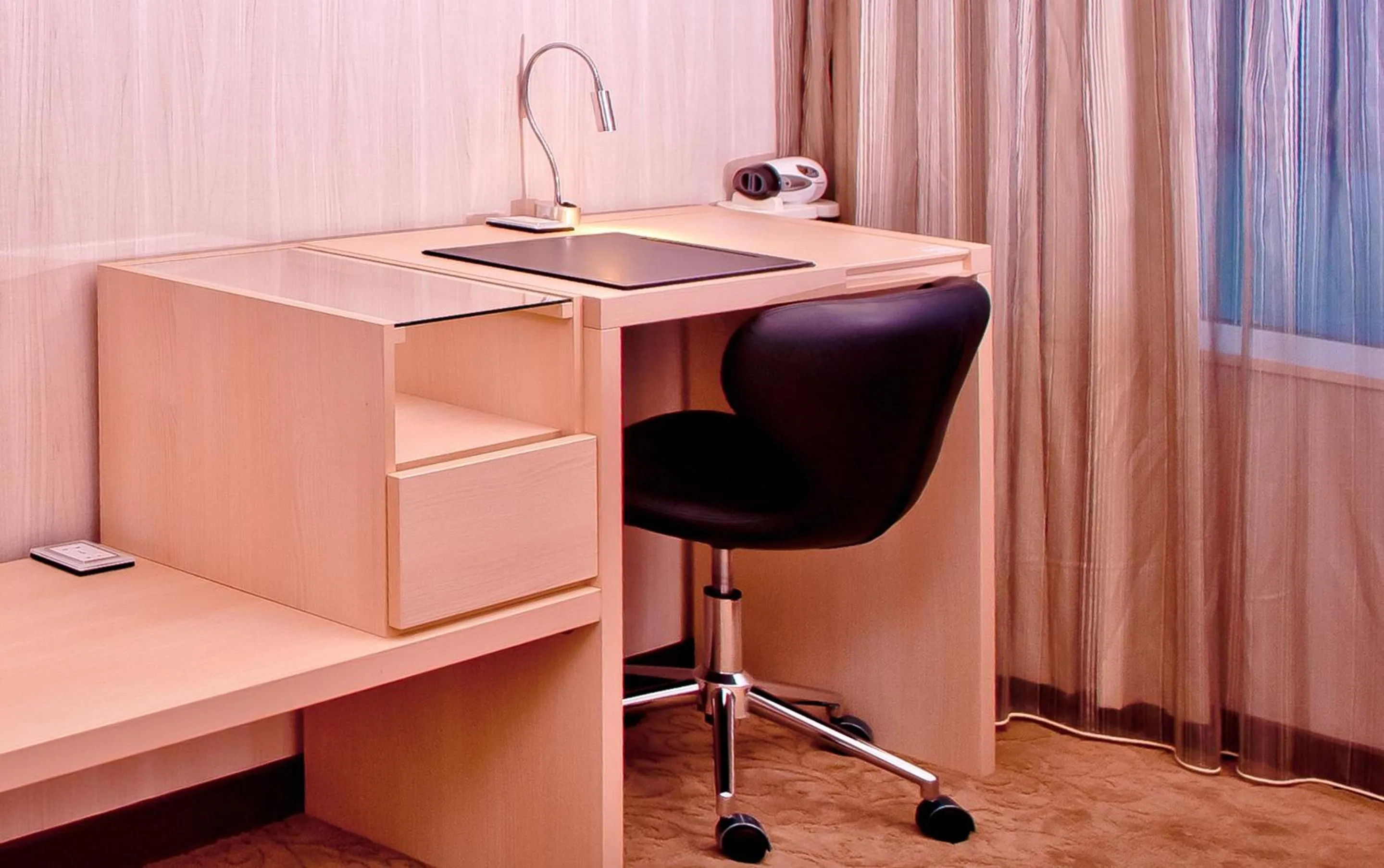 Seating area in Yomi Hotel - ShuangLian MRT