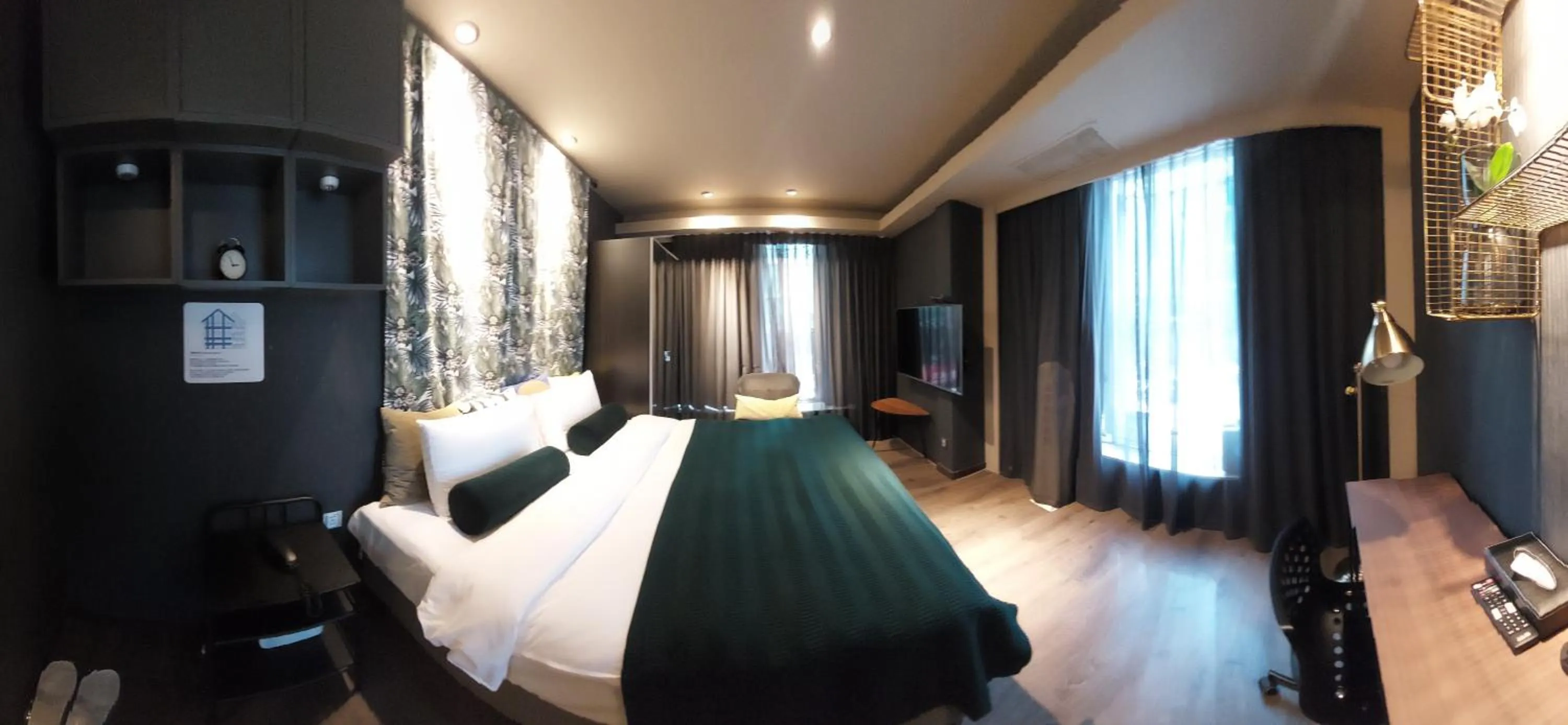 On site, Bed in Yomi Hotel - ShuangLian MRT