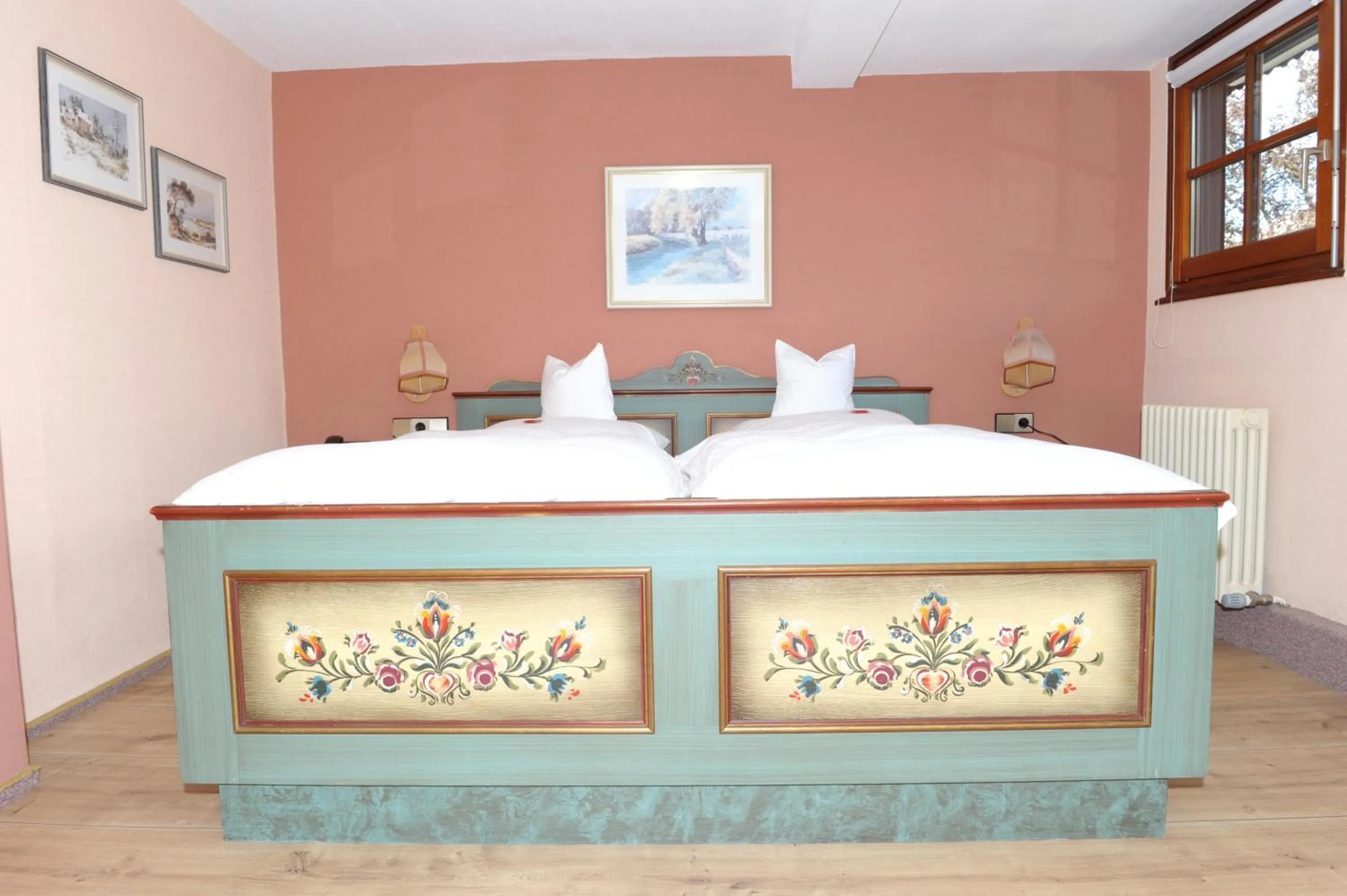 Photo of the whole room in Hotel Sarbacher