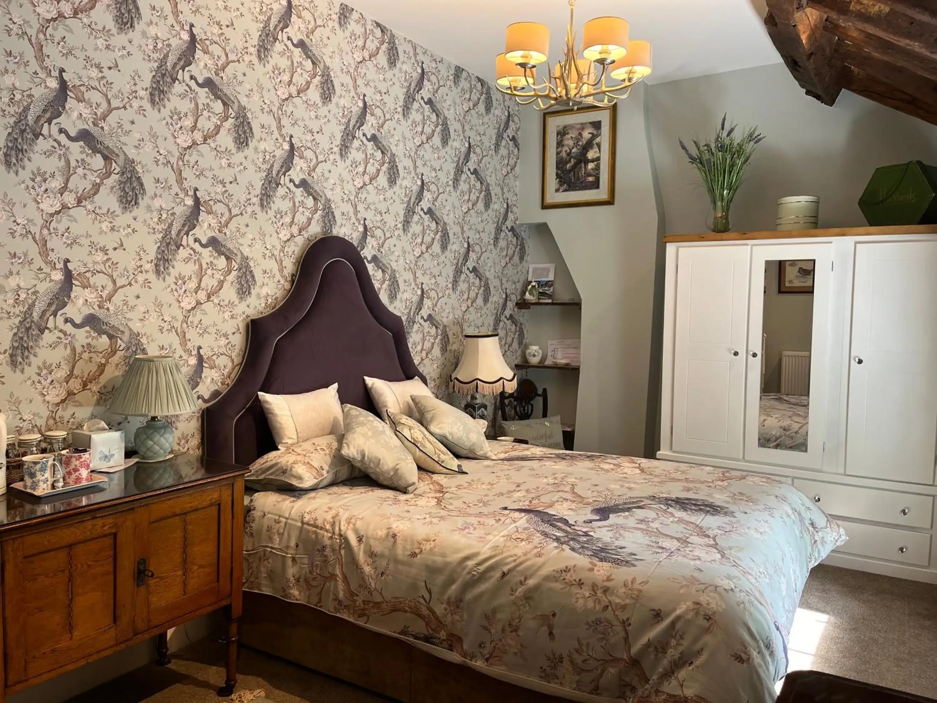 Large double with private bathroom in Picket Post House Accommodation Large double with private bathroom in Picket Post House Accommodation