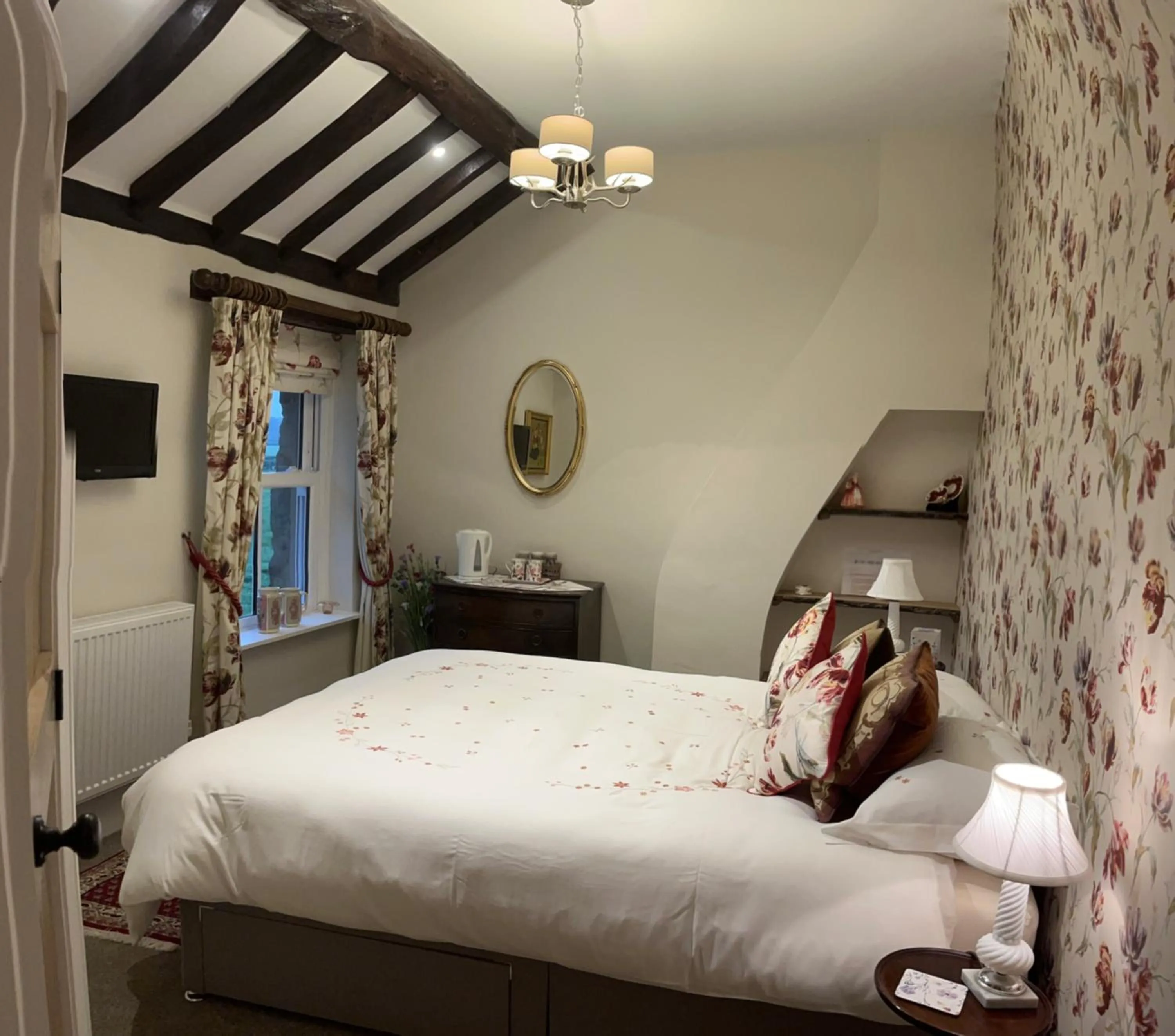 Bed in Picket Post House Bed & Breakfast