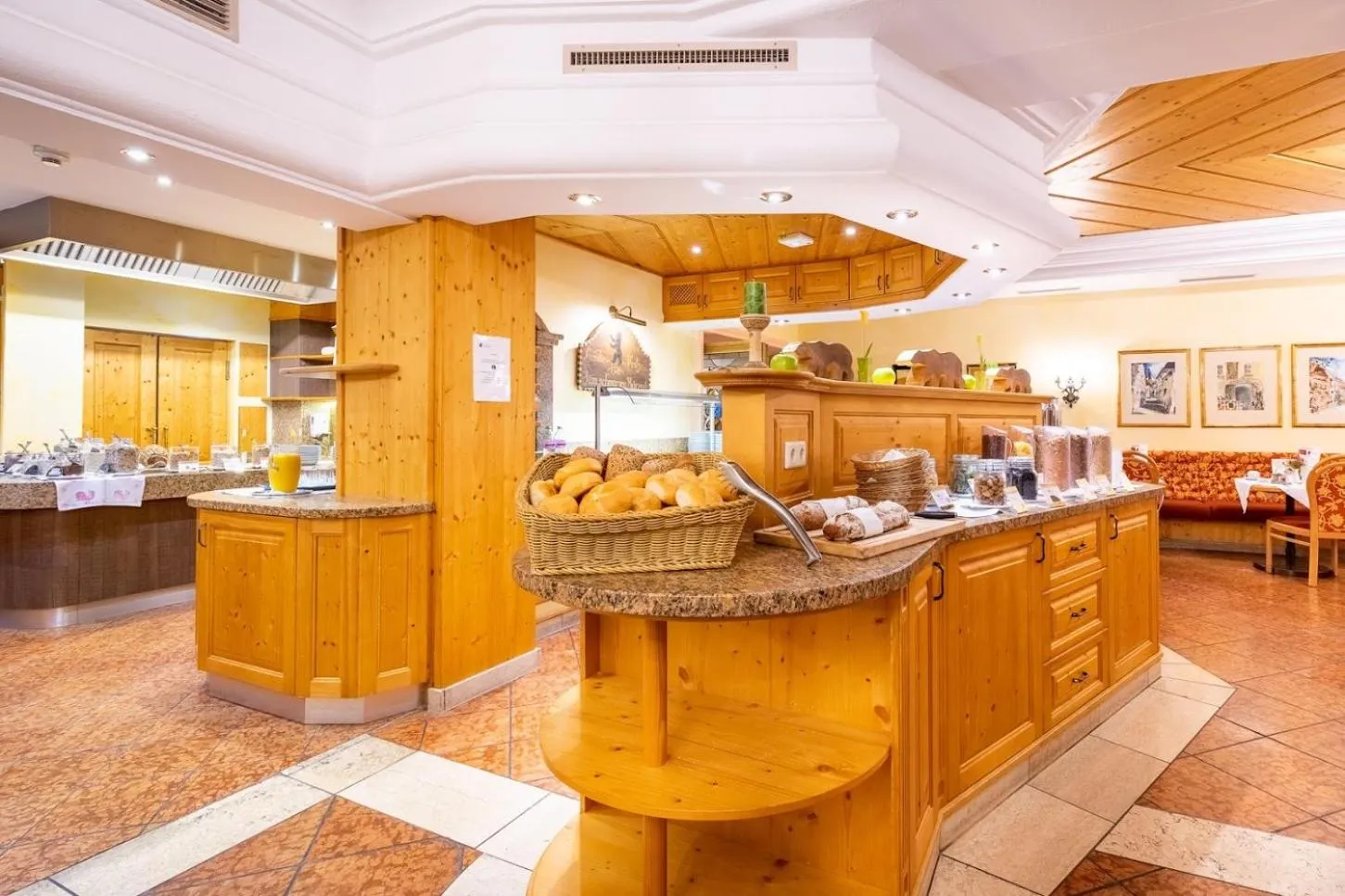 Buffet breakfast in Hotel Zum Schwarzen Bären