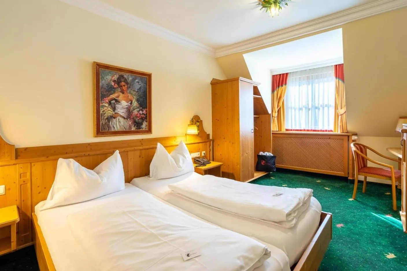 Photo of the whole room, Bed in Hotel Zum Schwarzen Bären