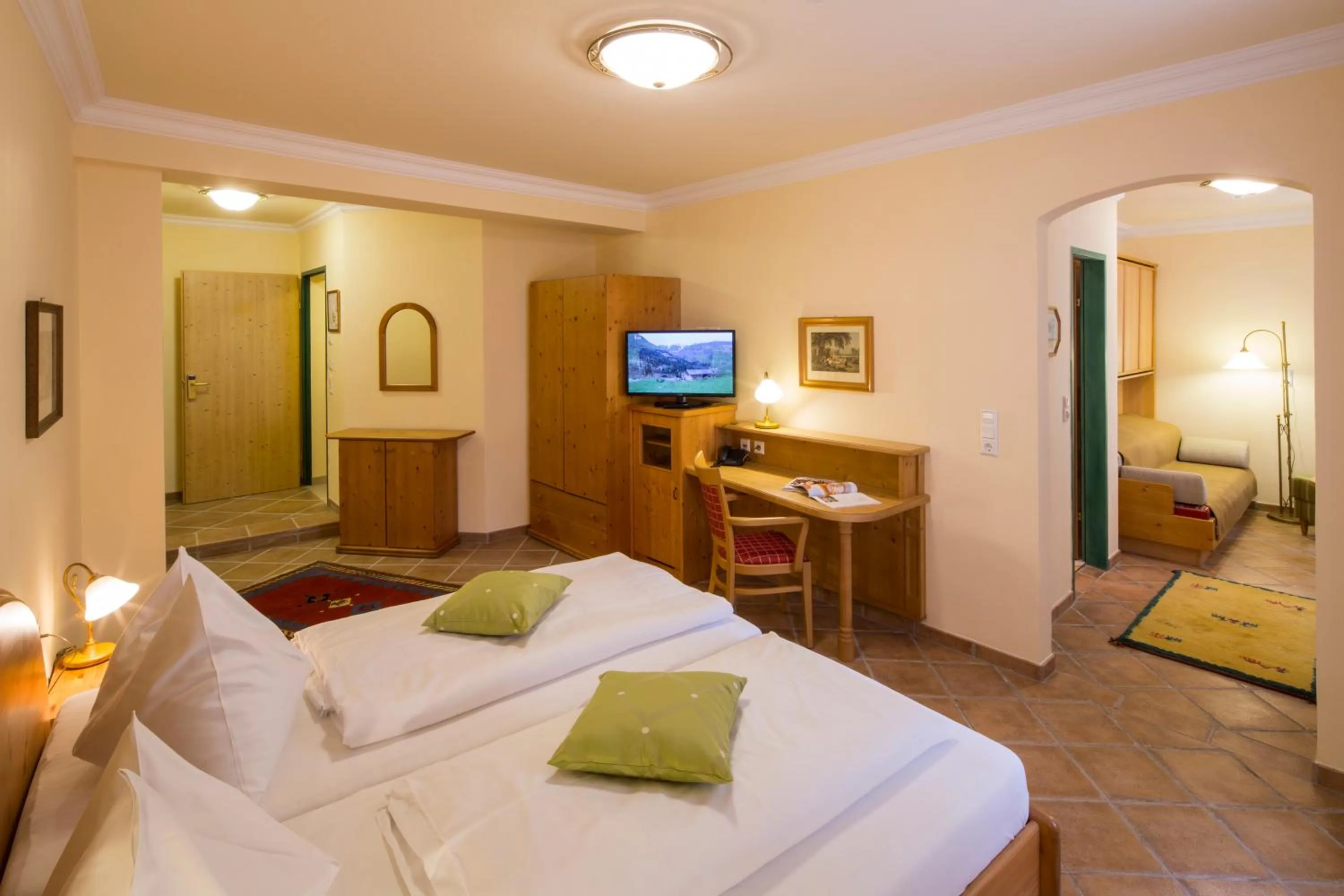 Photo of the whole room, Bed in Hotel Zum Schwarzen Bären