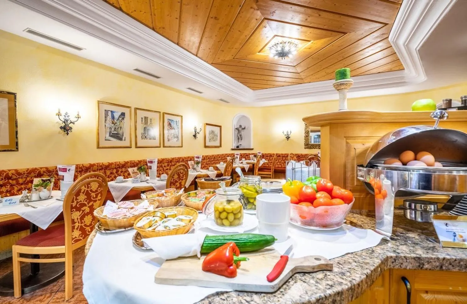 Buffet breakfast in Hotel Zum Schwarzen Bären