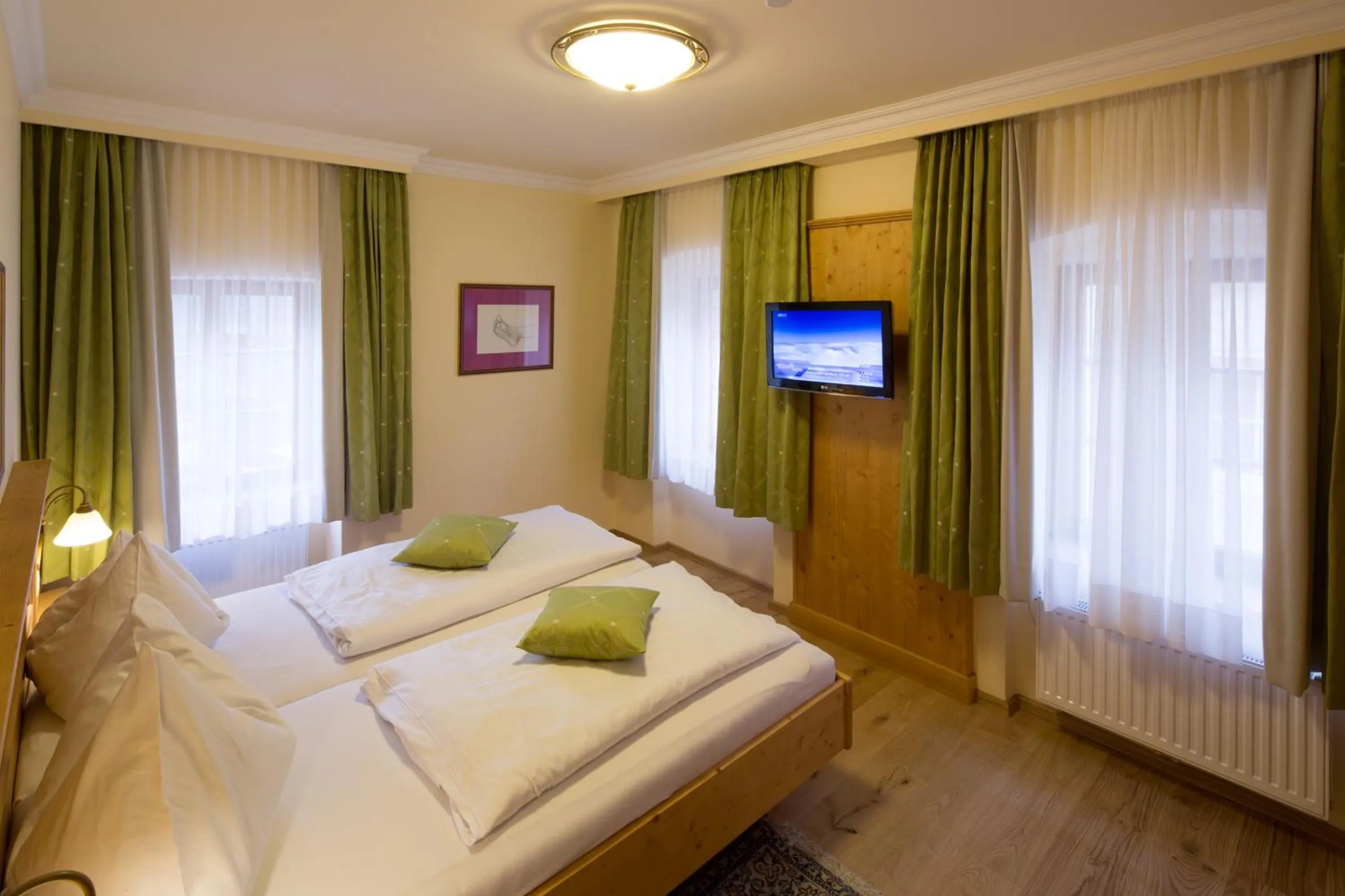 TV and multimedia, Bed in Hotel Zum Schwarzen Bären