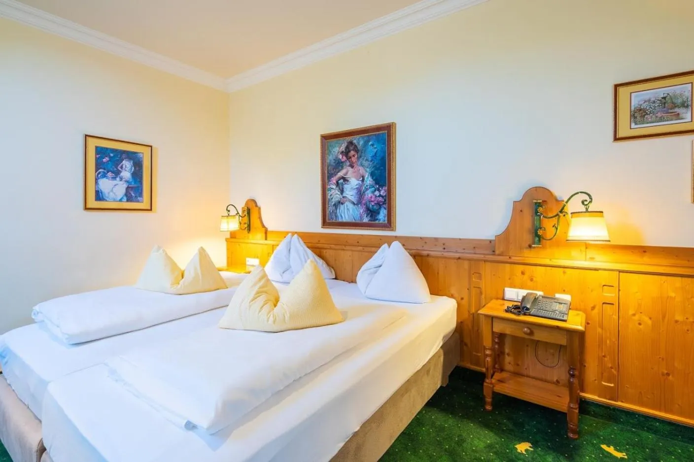 Bedroom, Bed in Hotel Zum Schwarzen Bären