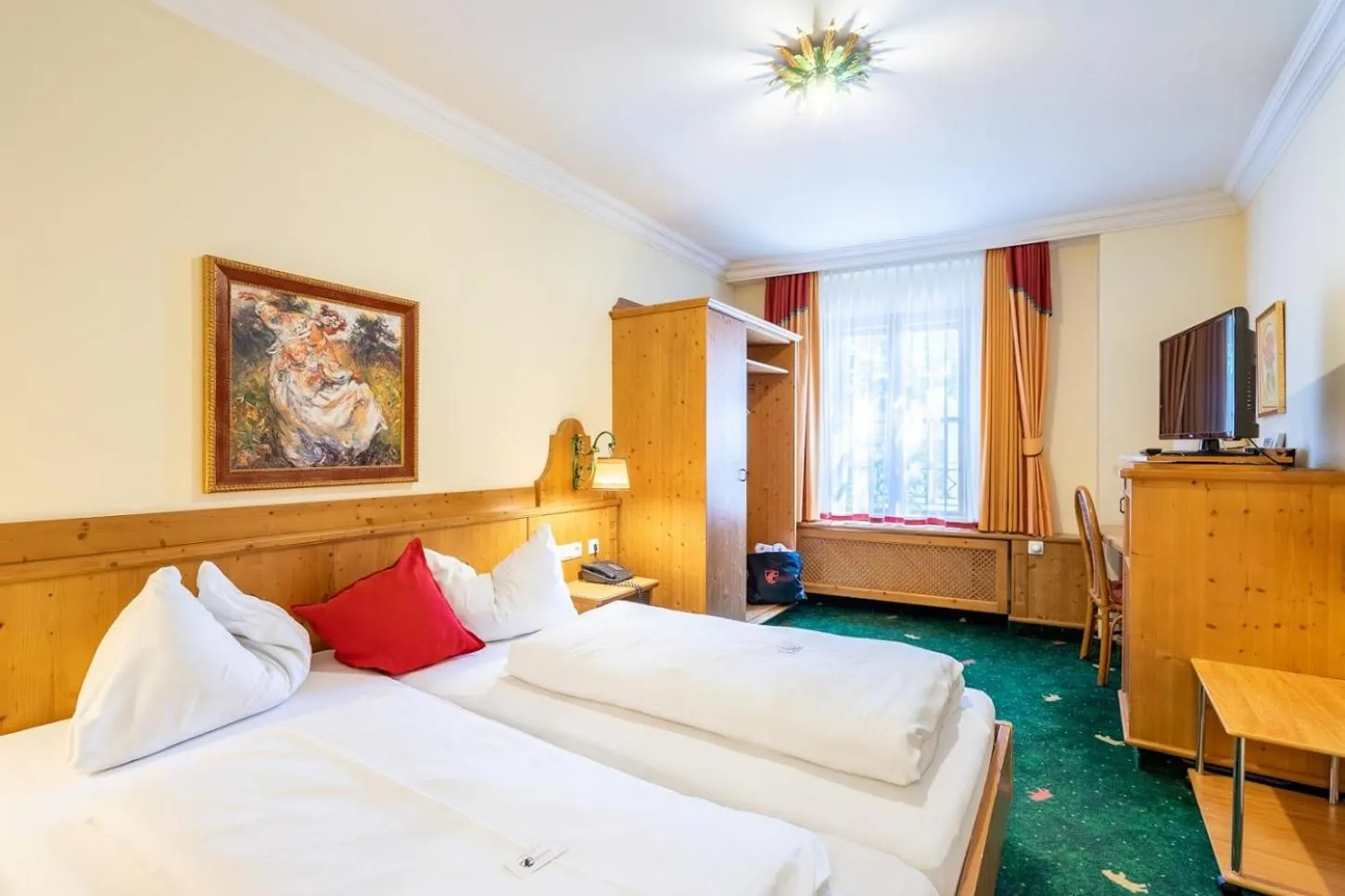 Bedroom, Bed in Hotel Zum Schwarzen Bären