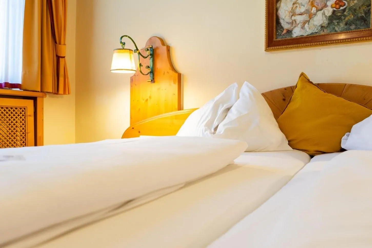 Bedroom, Bed in Hotel Zum Schwarzen Bären