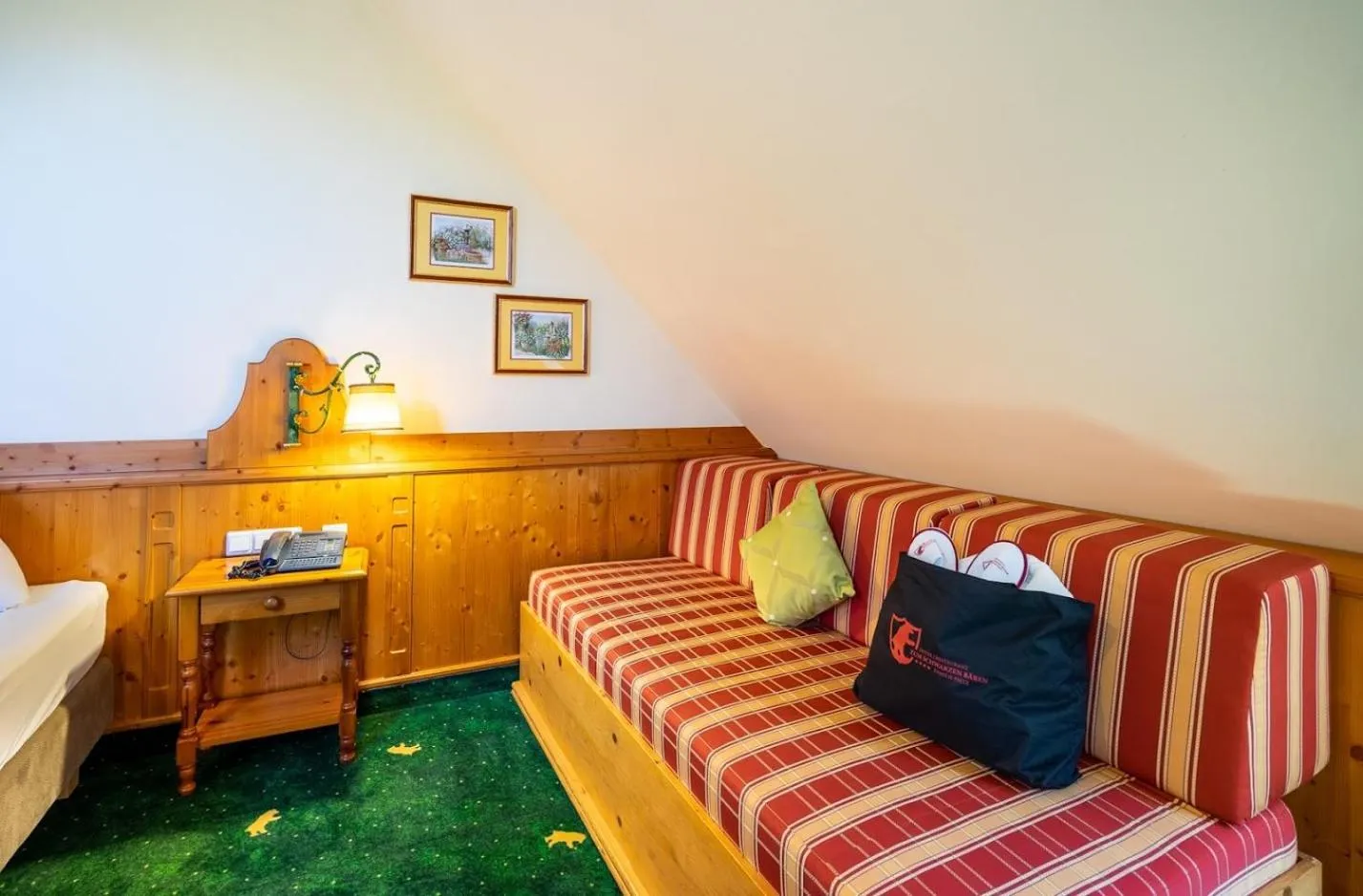 Seating area, Bed in Hotel Zum Schwarzen Bären