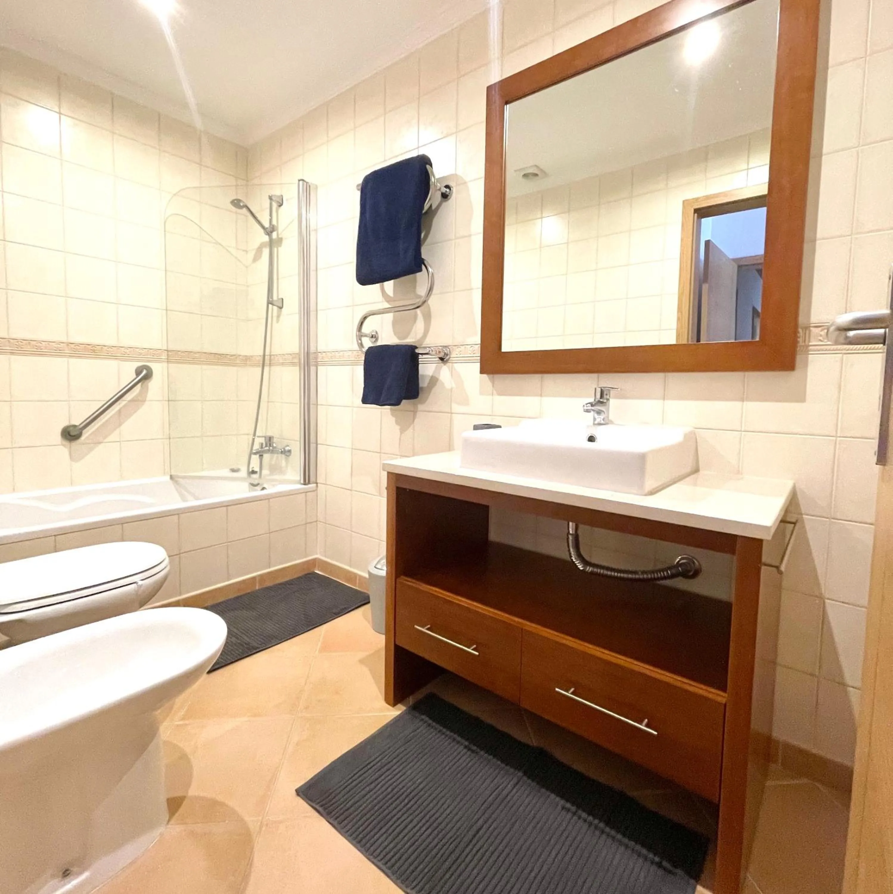 Shower in Muralha Residence