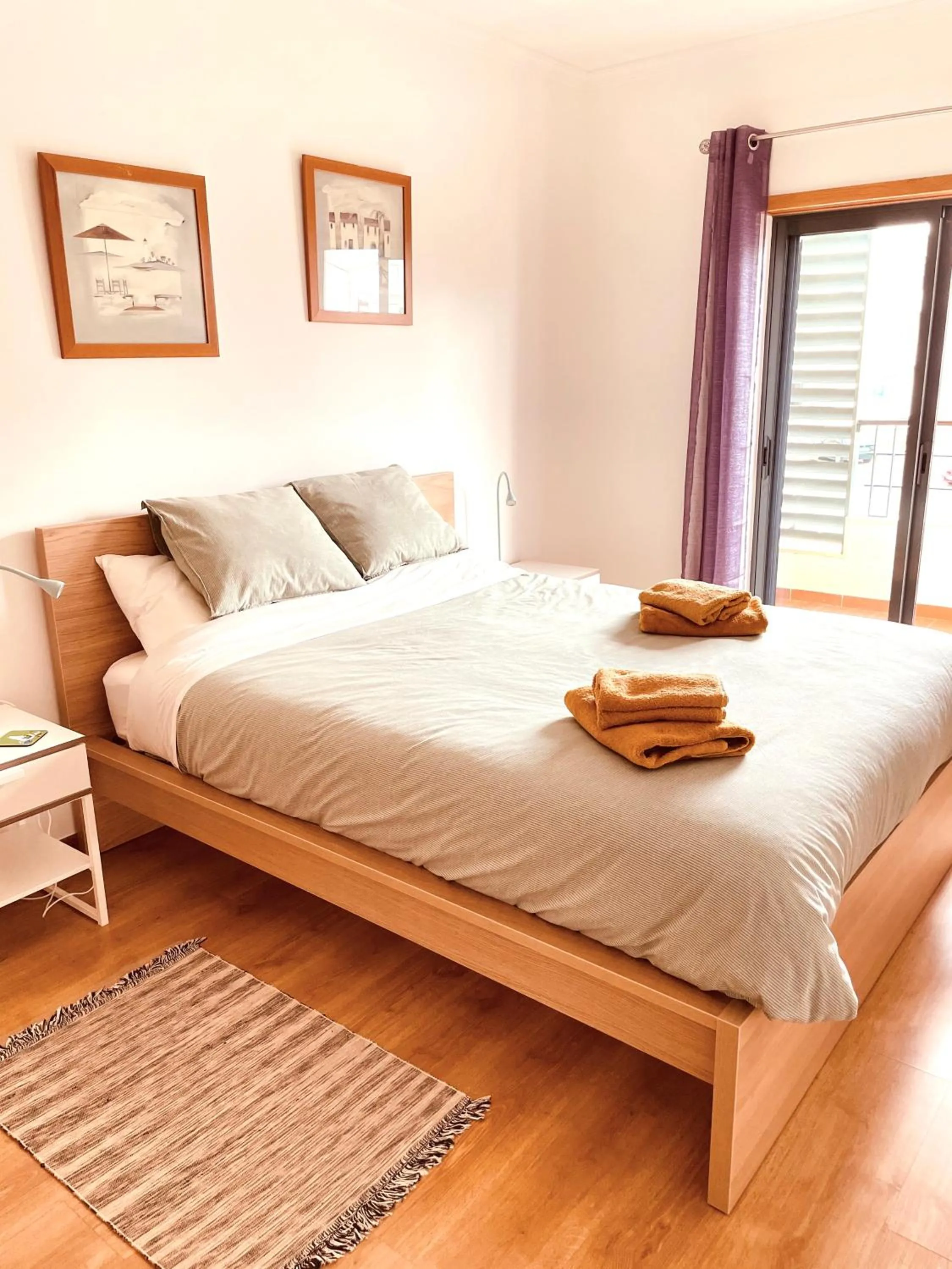 Bathroom, Bed in Muralha Residence