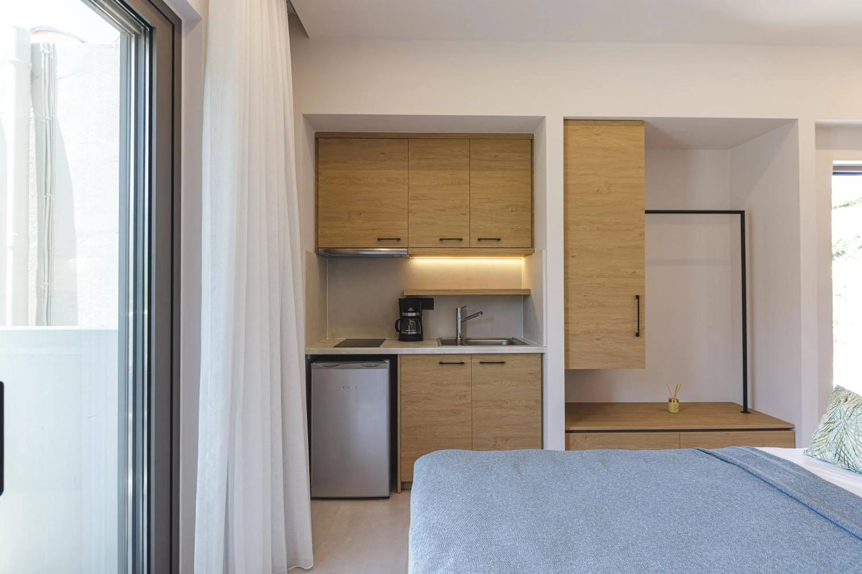 Coffee/tea facilities, Bed in Mira Mare Luxury Residence