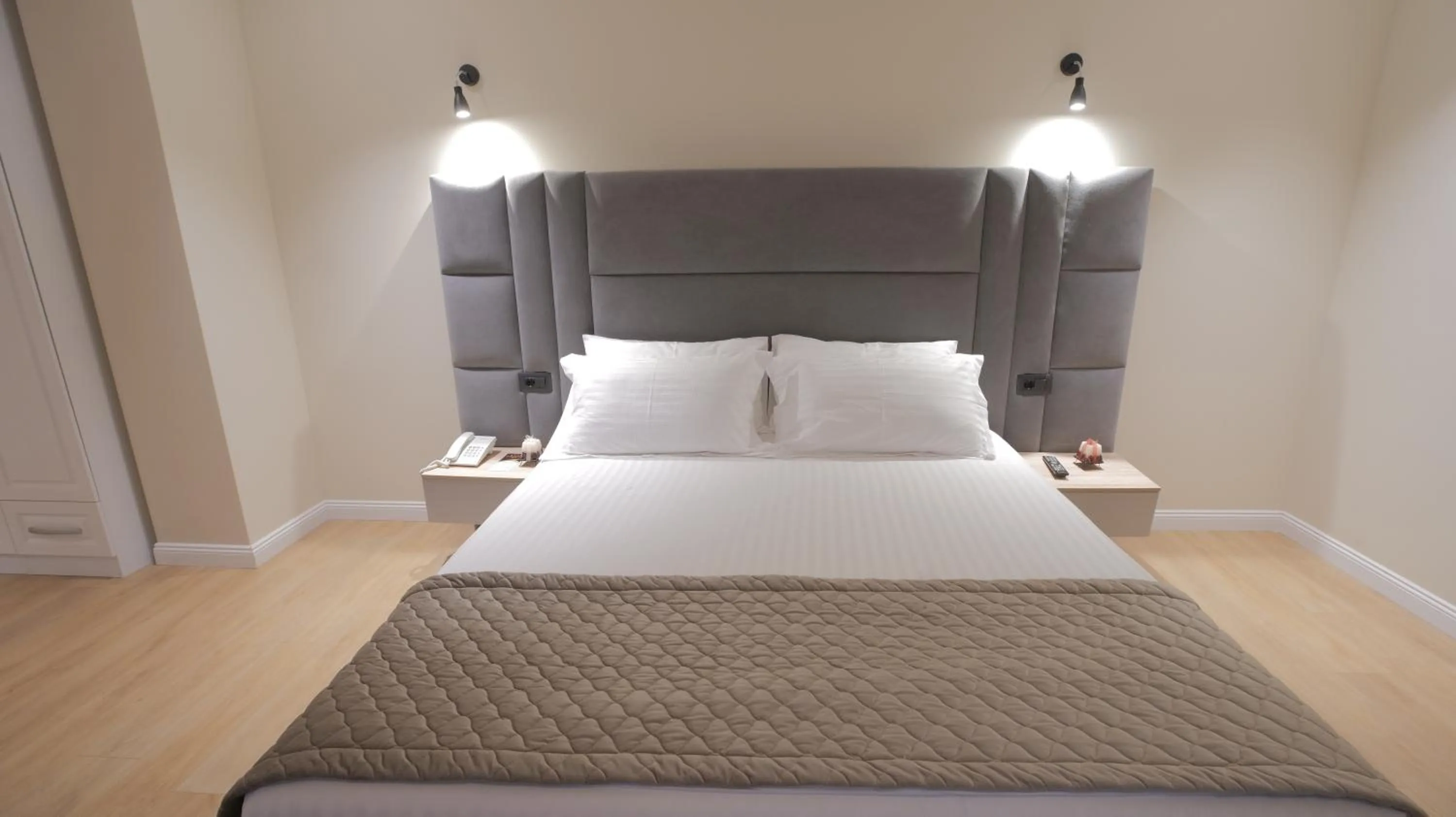 Bedroom, Bed in Granda Hotel