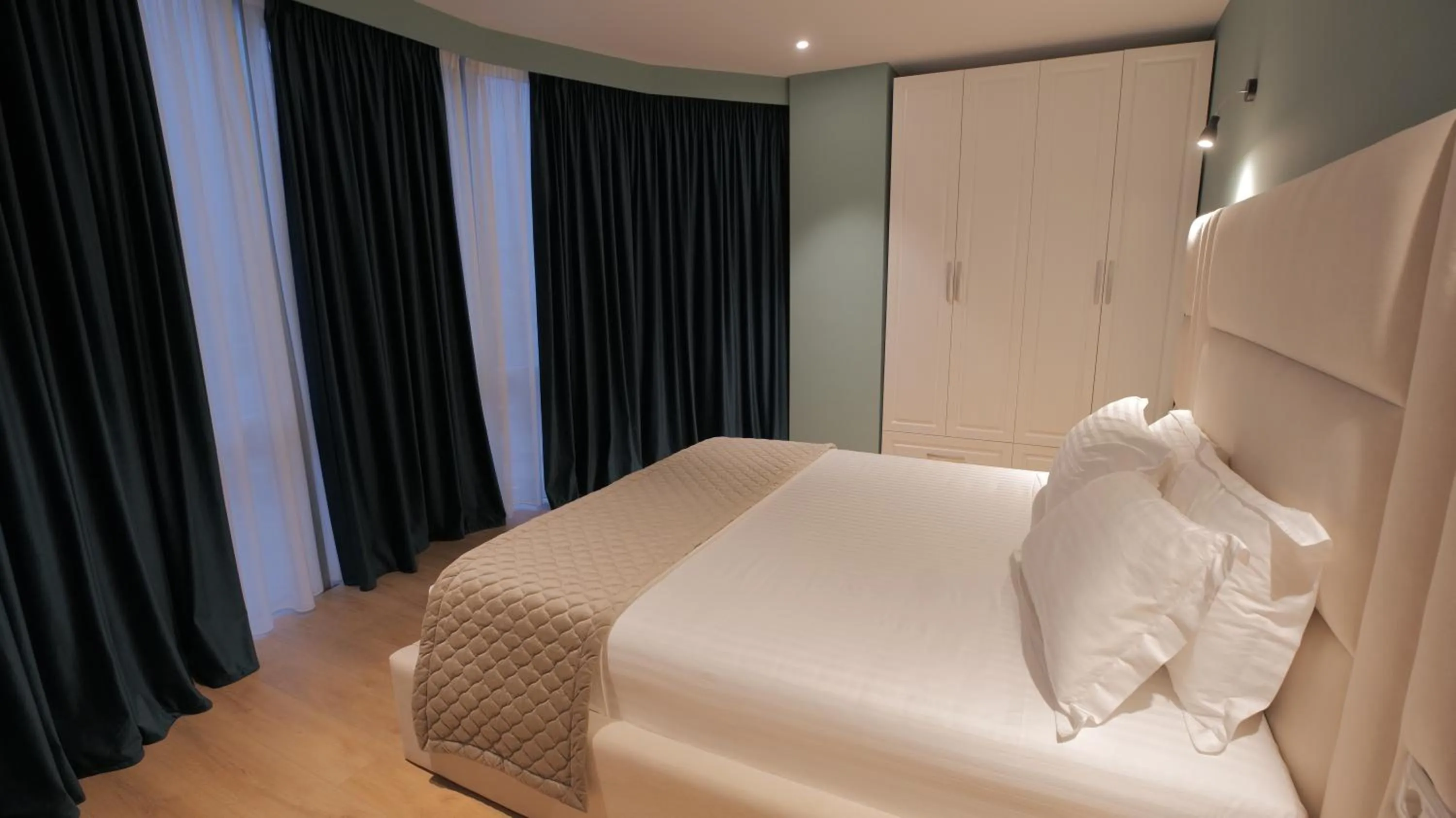 Bedroom, Bed in Granda Hotel