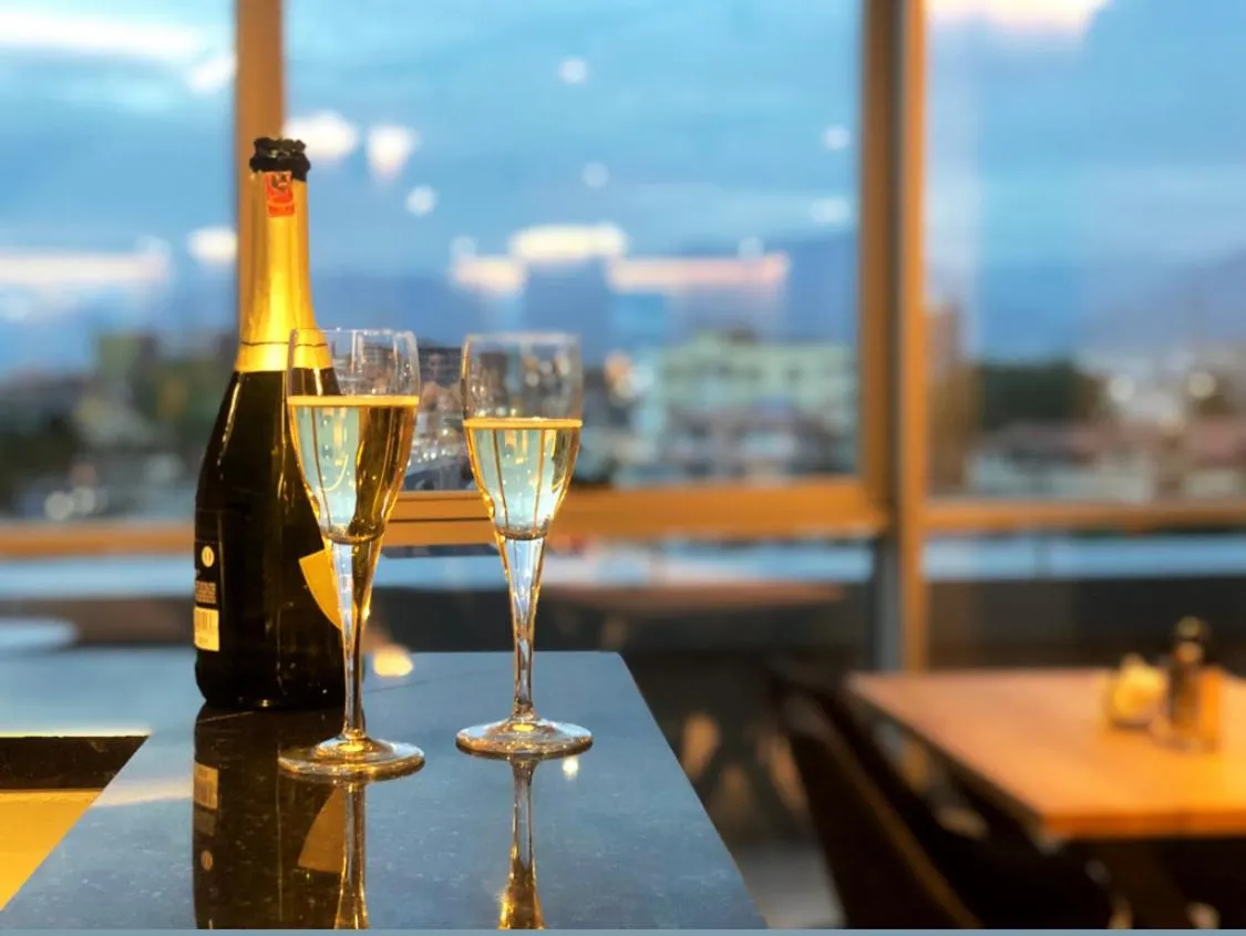 Restaurant/places to eat in Granda Hotel