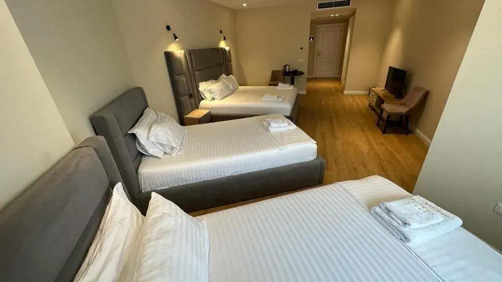 Deluxe Quadruple Room in Granda Hotel Deluxe Quadruple Room in Granda Hotel