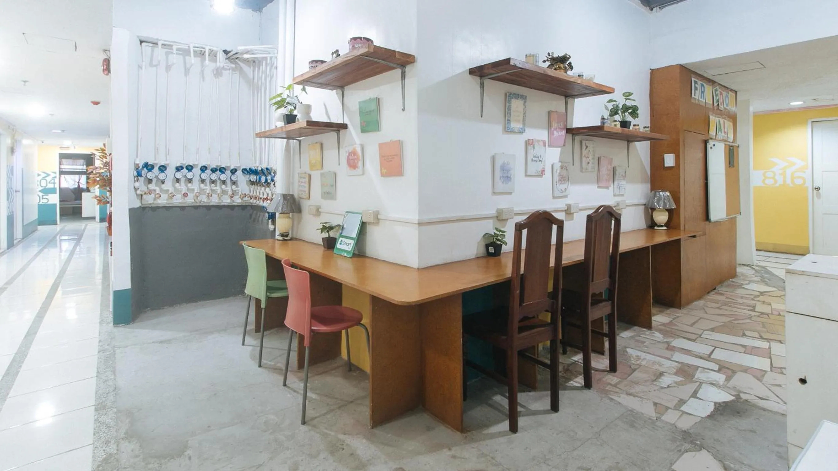 Area and facilities in RedDoorz at Crowne One Condo